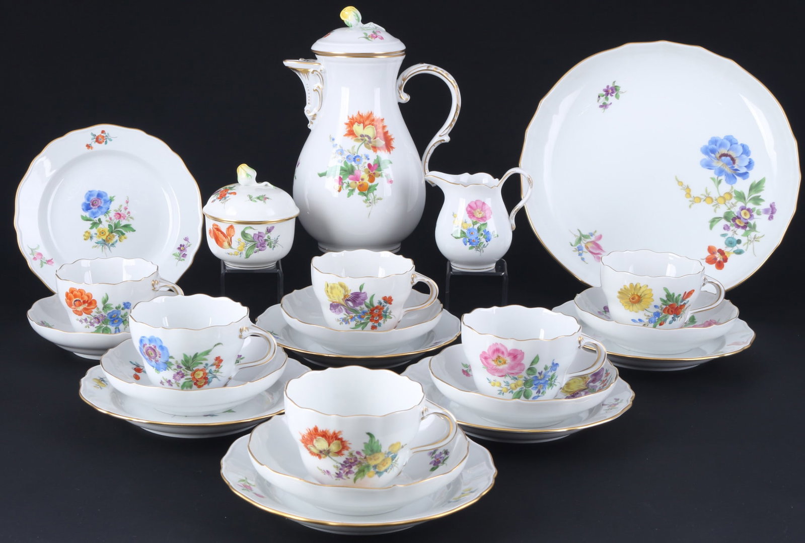 Meissen Blume coffee service for 6 persons 2nd choice,: 22-piece porcelain, blue sword mark 2nd choice, flower decor, 1x coffee pot H 23.5 cm x D 13 cm, 1x milk jug H 9.5 cm x D 7.5 cm, 1x sugar bowl H 9.5 cm x D 9 cm, 6x coffee cups H 9 cm x D 6.5 cm, 6x 