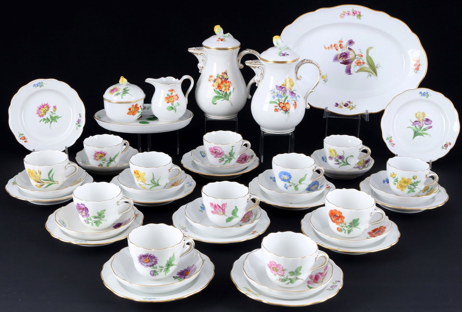 Meissen Flowers mocha coffee service for 12 persons,: 30-piece porcelain, blue swords mark 1st & 2nd choice, decor Flowers, settings with matching flowers, 2x mocha pots H 16 cm x D 9 cm, 1x milk jug H 8 cm, 1x sugar bowl H 8.5 cm, 1x tray (1st choice) L