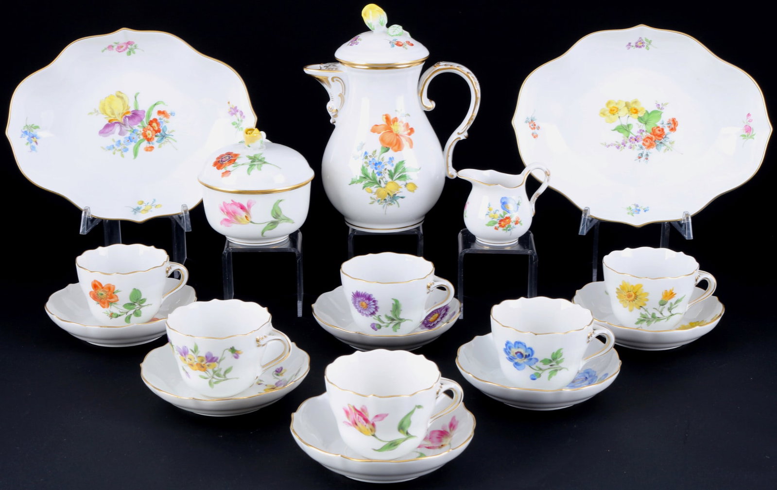 Meissen Flower mocha service for 6 persons,: 17-piece porcelain, blue sword mark 1st and 2nd choice, decor Flower, 1x mocha pot (1st choice) H 16 cm x D 9.5 cm, 1x milk jug (1st choice) H 6 cm x D 5 cm, 1x sugar bowl H 8 cm x D 8.5 cm, 6x mocha 