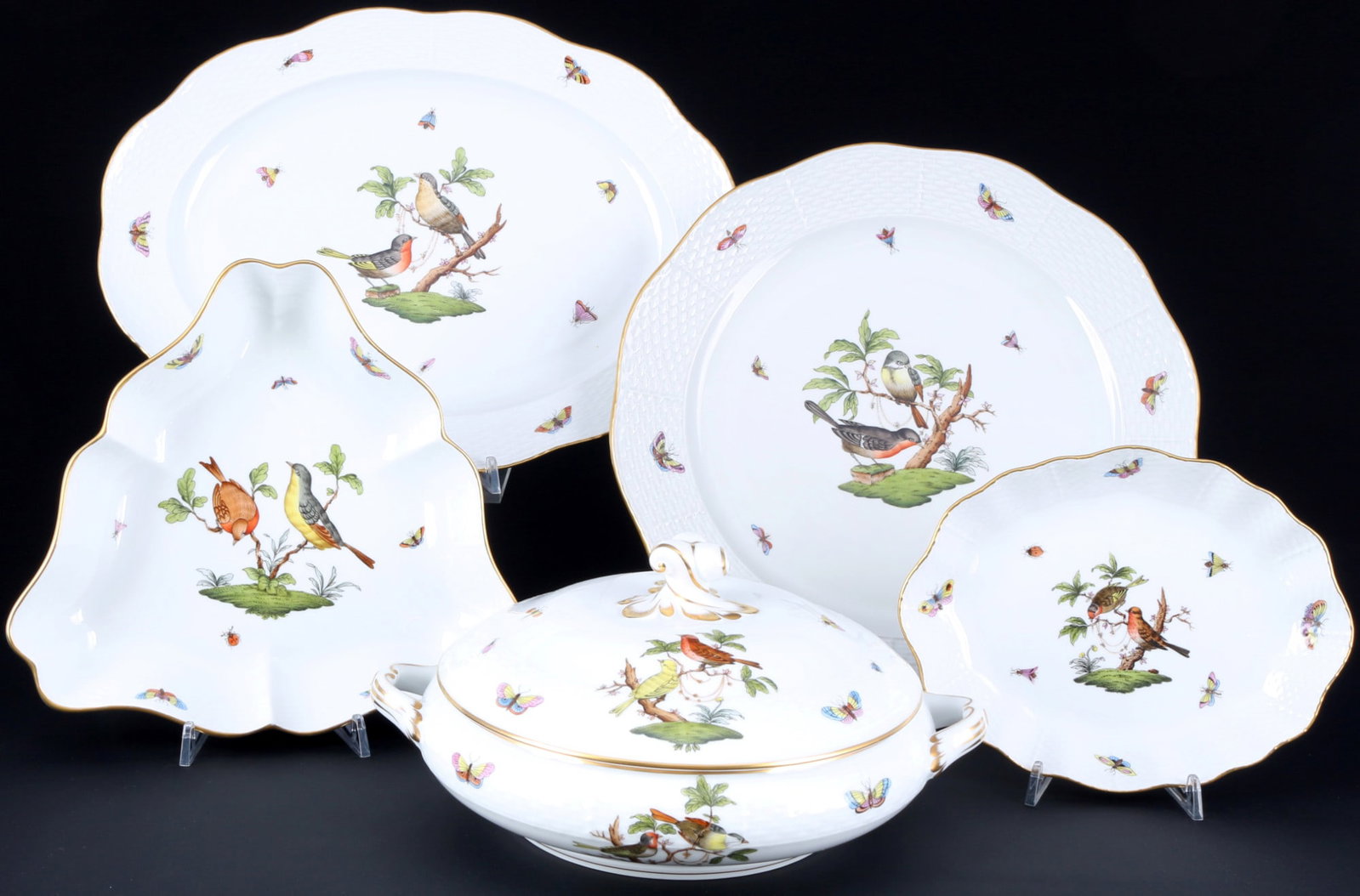 Herend Rothschild 5-piece dinner porcelain,: 5-piece porcelain, Hungary 20th century, blue company mark, decor RO Rothschild, 1x tureen #84 H 13.5 cm x W 29 cm x D 24 cm, 1x oval platter #102 L 36.5 cm, 1x round platter #156 D 33 cm, 1x square b