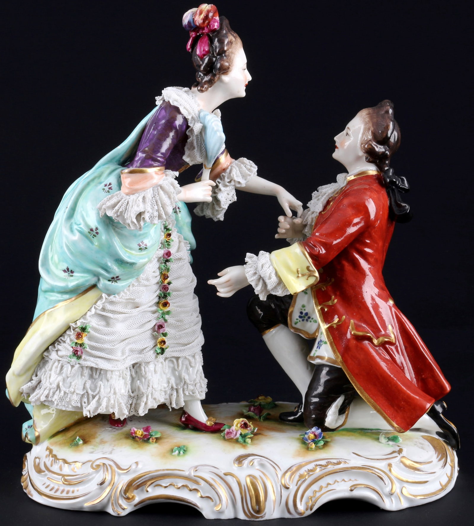 Aelteste Volkstedt Rudolstadt romantic couple,: porcelain, blue company mark, couple on a naturalistic base, H 24.5 cm x W 24 cm x D 13 cm, chips on flowers and dress