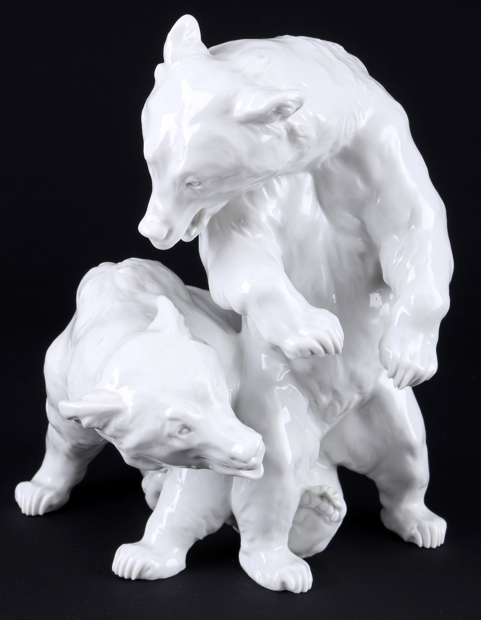 Meissen pair of bears - Erich HÖSEL,: porcelain, blue sword mark with two grinding strokes 2nd choice, design by Erich HÖSEL (1869-1951), model no. 78810, made in 1985, H 19 cm x W 15 cm x D 14.5 cm