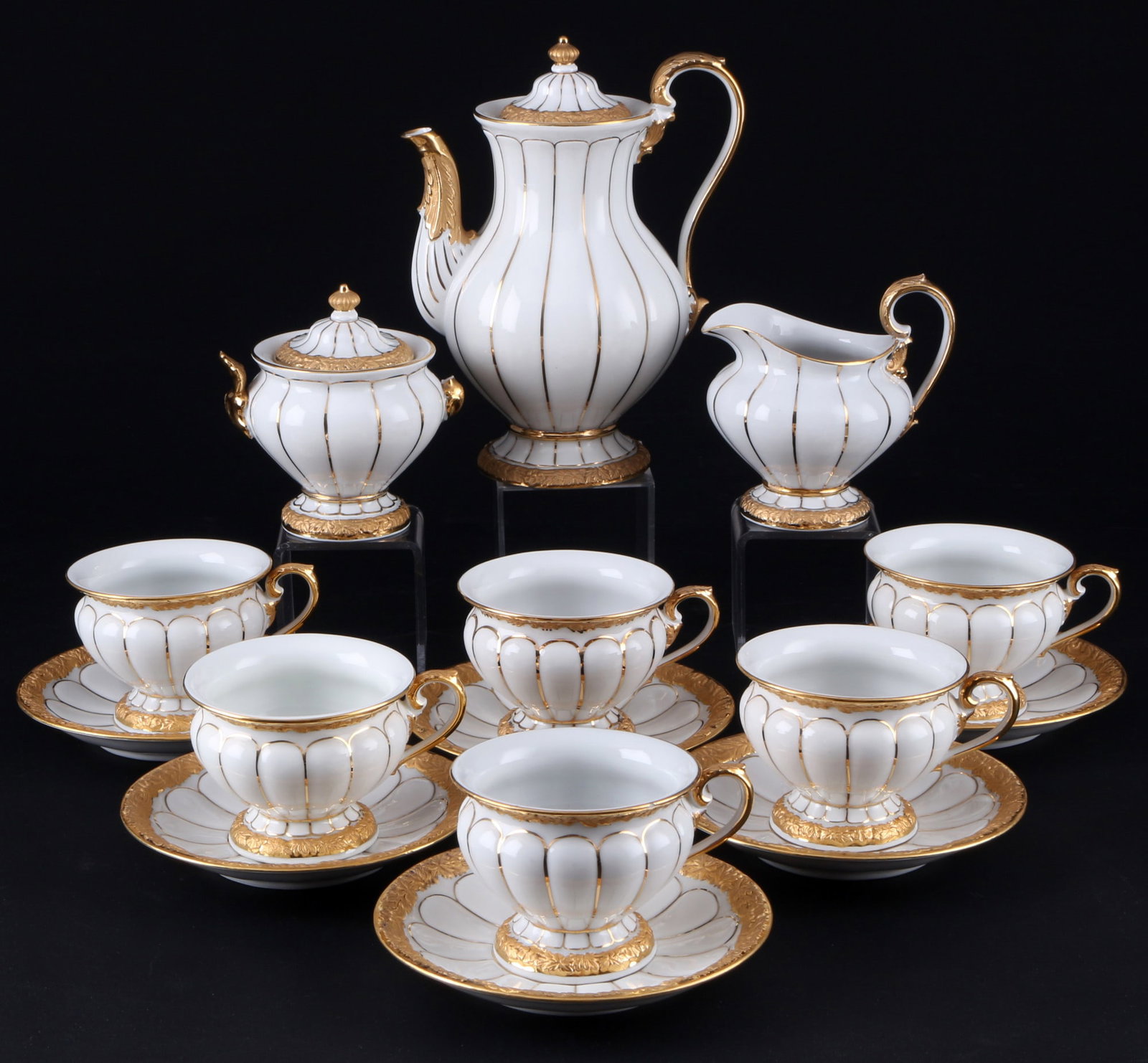 Meissen X-Form mocha service for 6 persons,: 15-piece porcelain set, blue sword mark with two grinding strokes 2nd choice, decor X-Form, 1x mocha pot H 17,5 cm x D 10 cm, 1x milk jug H 9,5 cm x D 8 cm, 1x sugar bowl H 9,5 cm x D 7,5 cm, 6x cups 