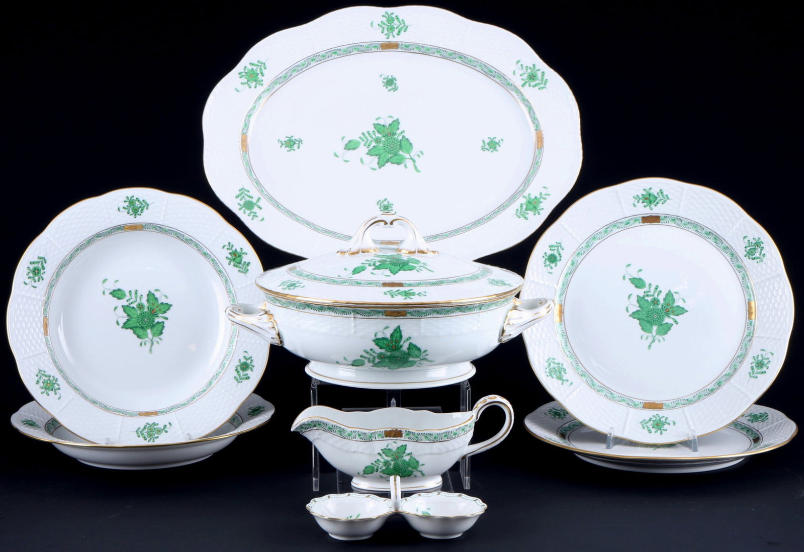 Herend Apponyi Vert dinner service for 2 persons,: 8-piece porcelain, Hungary 20th century, blue company mark, decor AV Apponyi Vert, 2x dinner plates #524 D 25.5 cm, 2x soup plates #503 D 24.5 cm, 1x tureen #69 H 14 cm x D 23.5 cm, 1x platter #102 L 
