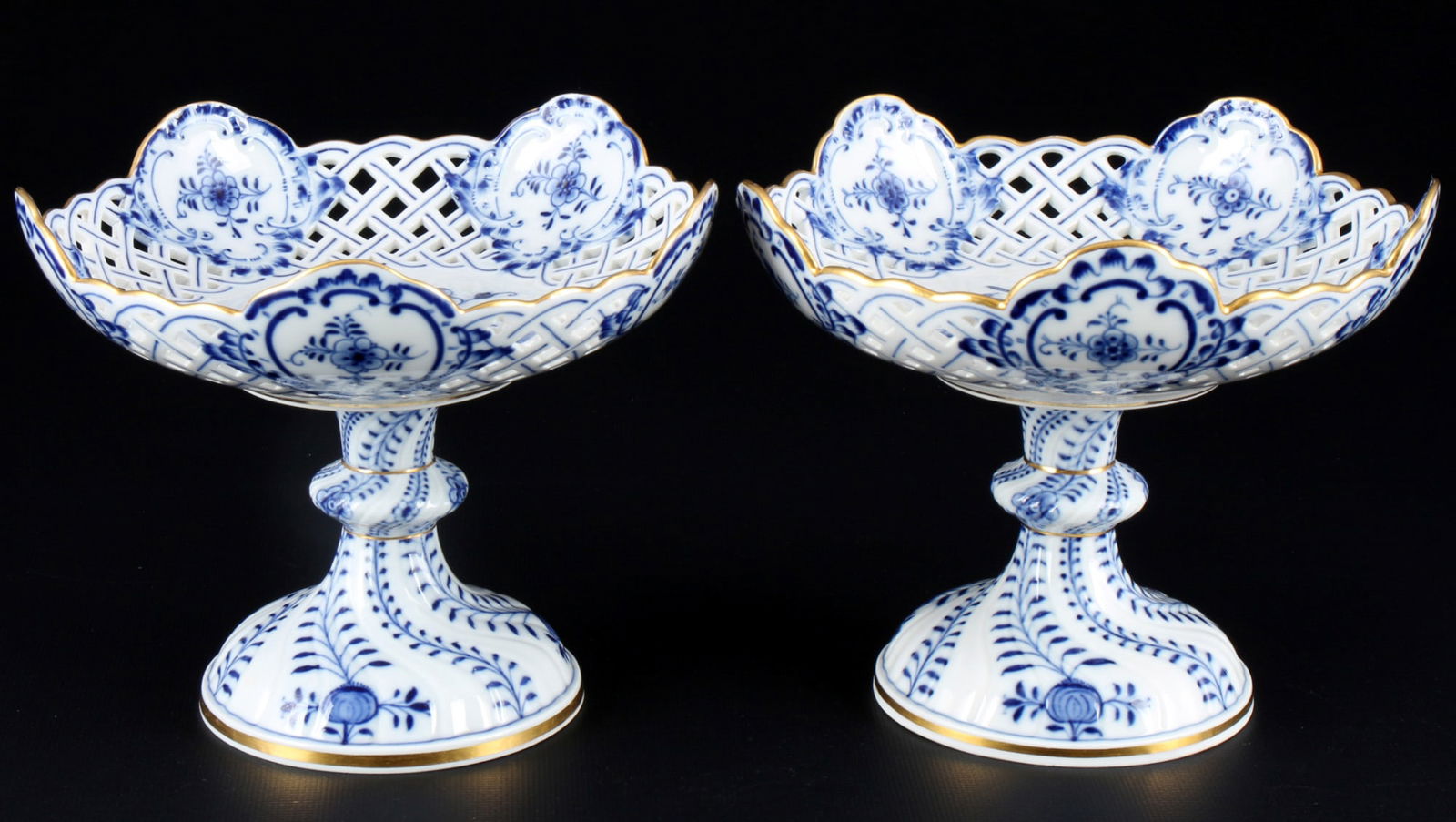 Meissen Blue Onion gold rim 2 centerpieces 1st choice - knob mark, (1 of 4)