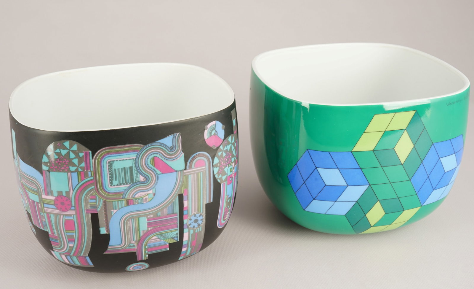 Rosenthal Suomi Victor Vasarely / Eduardo Paolozzi 2 large cachepots / planter - limited art series,: porcelain, green company stamp, decor Victor Vasarely / Eduardo Paolozzi, mould Suomi, mould design Timo SARPANEVA (1926-2006), limited edition 89 and 364/500, 2x planters H 16 cm x W 20.5 cm, scratch