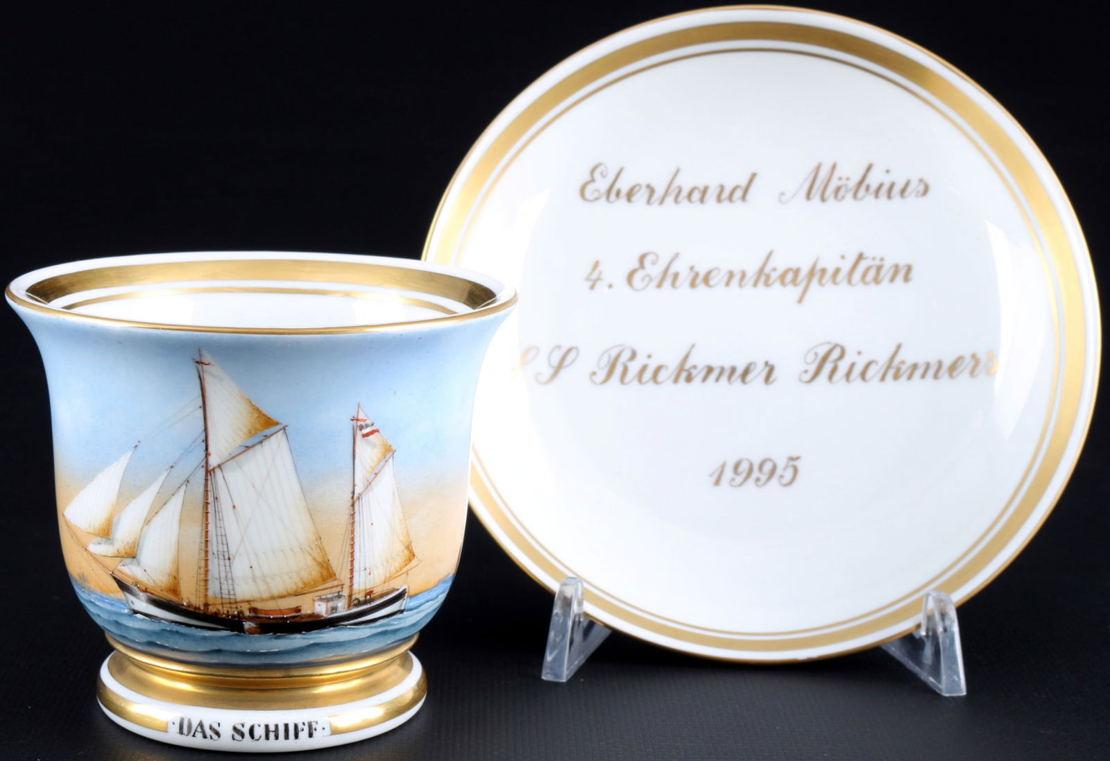 Ginori captain's cup sailing ship Das Schiff - signed Uwe LÜTGEN,: porcelain, blue company mark, cups at the stand signed and dated Uwe LÜTGEN 95, decor view of the sailing ship Das Schiff, saucer with 4th honorary captain Eberhard Möbius (1995) of the museum ship
