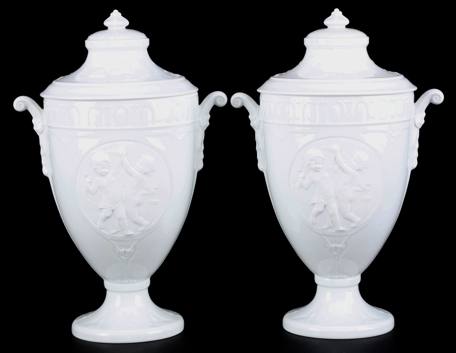 Tettau pair of lidded vases with cupids,: porcelain, blue company mark, on both sides with medallions with playing cupids, lid also with putti medallions, H 31 cm x D 14.5 cm