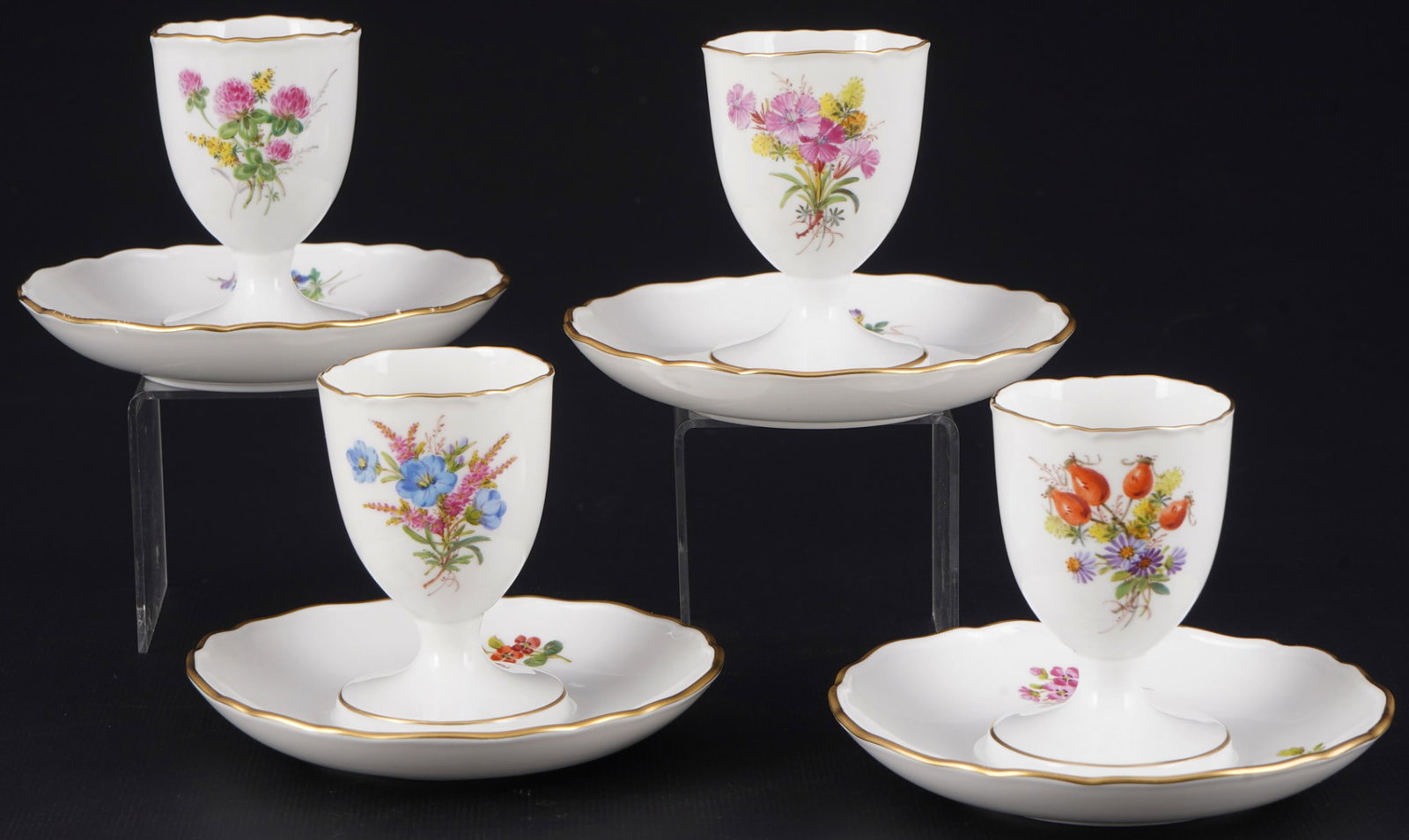 Meissen Wildflowers 4 egg cups 1st choice,: porcelain, blue sword mark 1st choice, decor naturalistic Wildflowers with Butterfly, 4x H 7.5 cm x D 8 cm