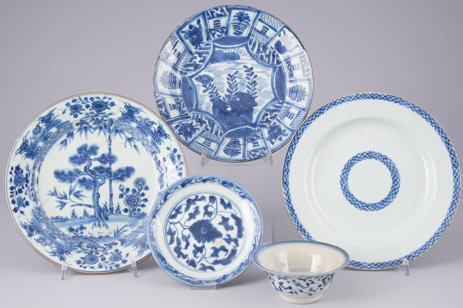 Five Chinese porcelain objects, China Qing Dynasty, (1 of 8)