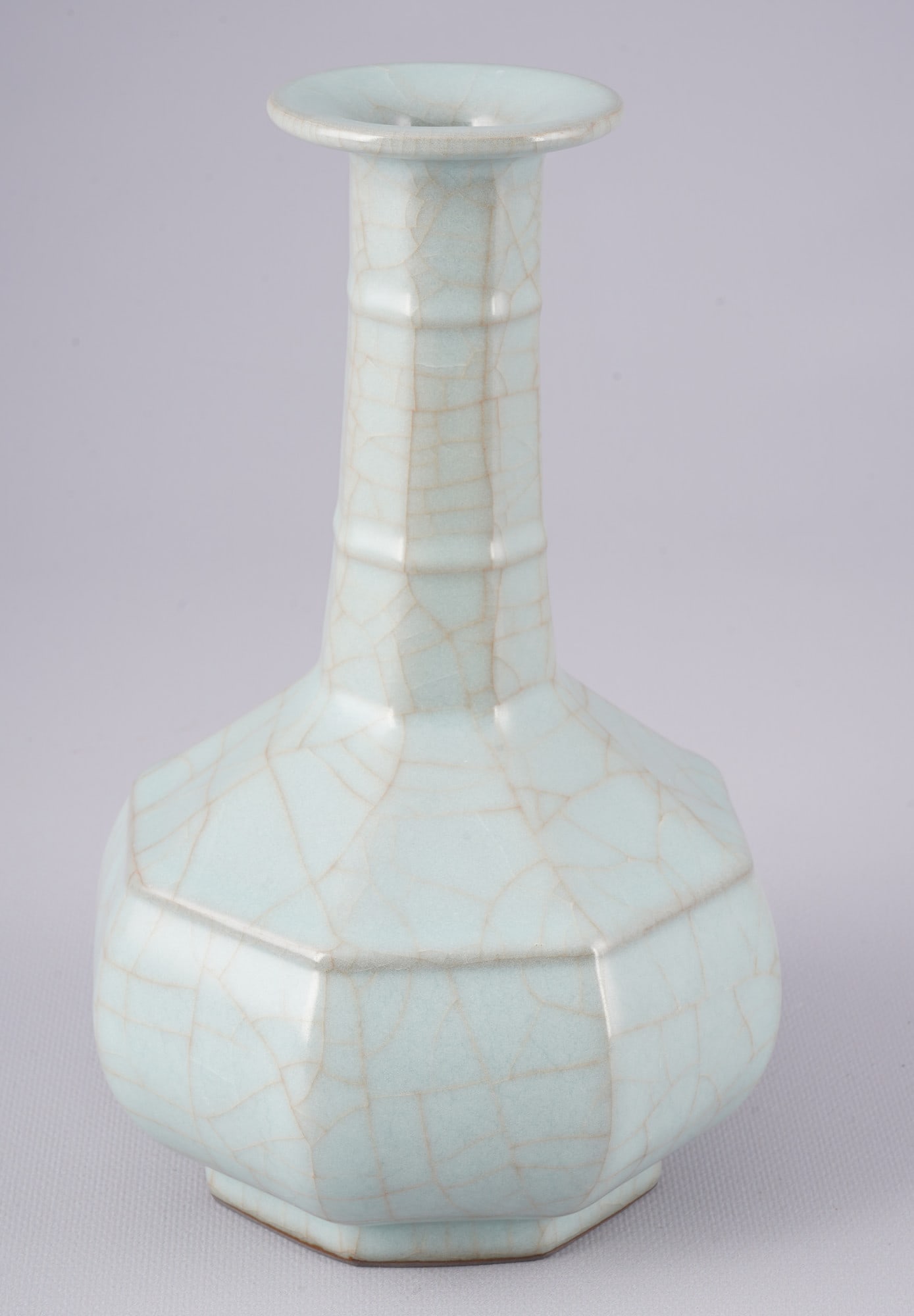 Guanware vase, octagonal, China Song Dynasty,: Porcelain, China Song Dynasty (960–1276), octagonal Guan Ware vase with green glaze, H 24.6 cm x D 15.5 cm