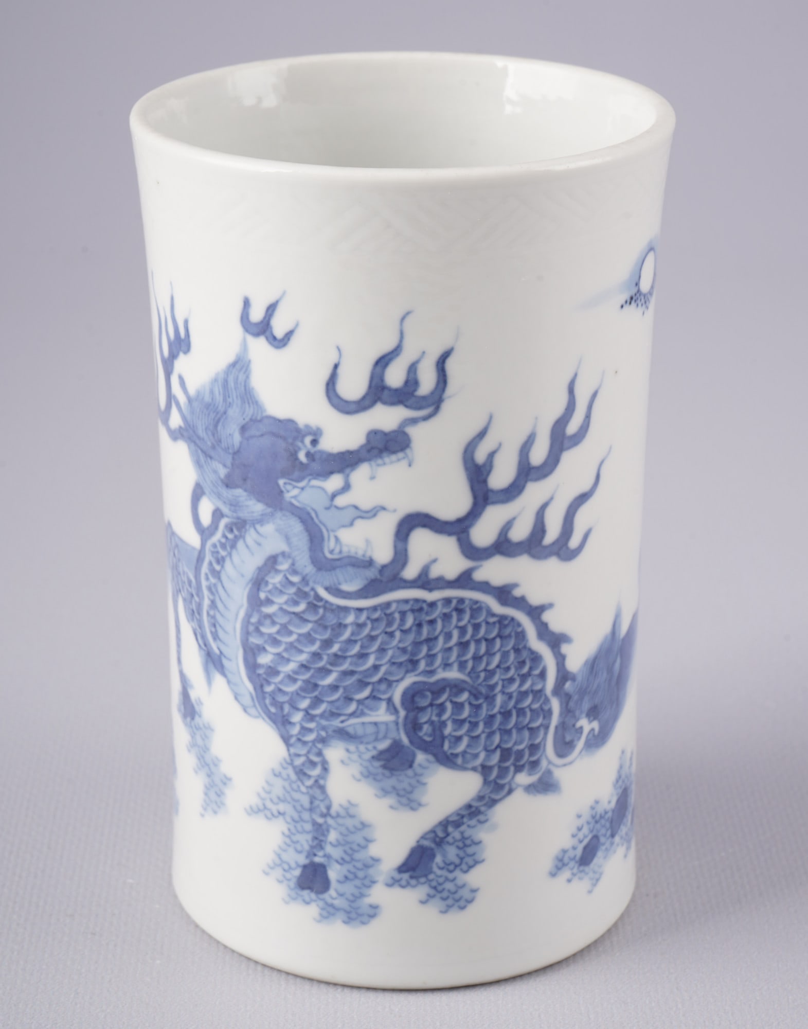 Blue and white brush cup / Bitong, China, transitional period around the 17th century (1 of 6)