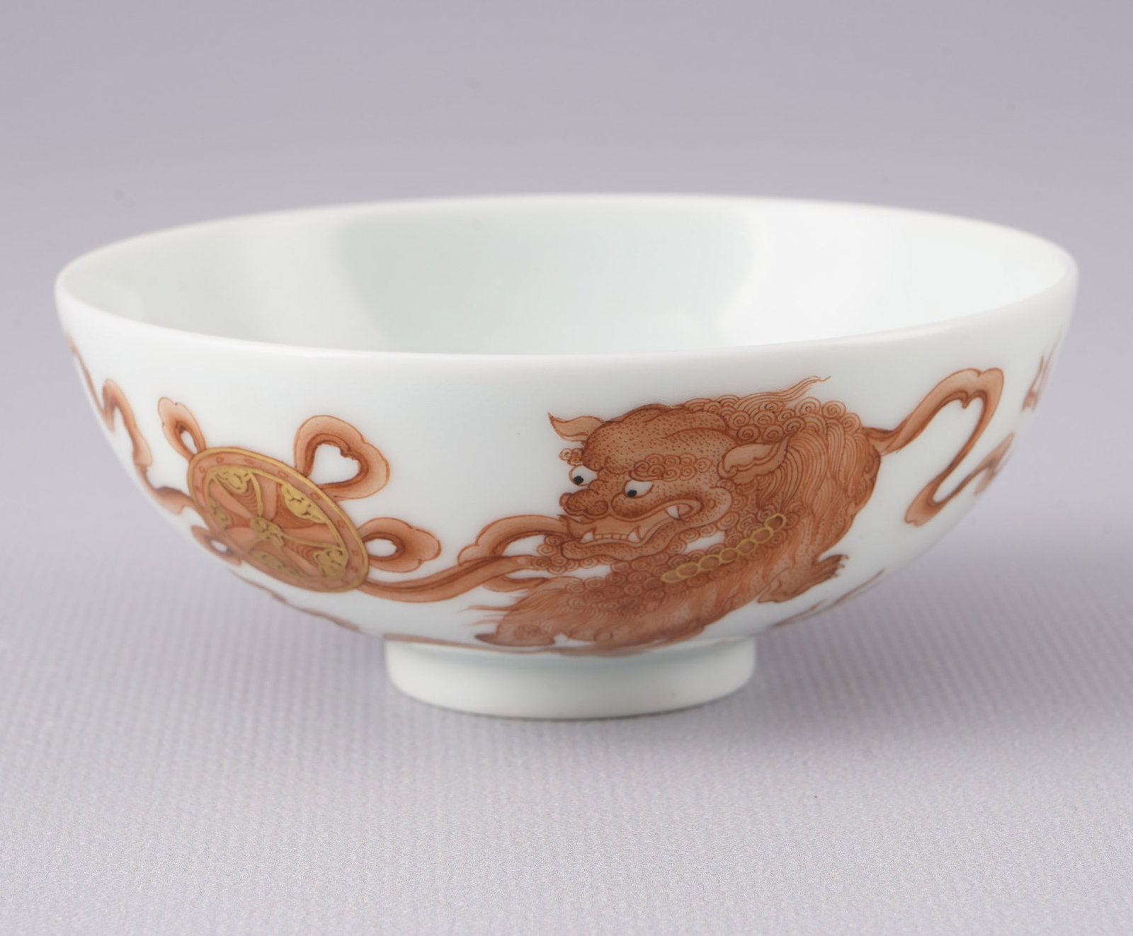 Rare bowl with playing lions, China Yongzheng period, (1 of 10)
