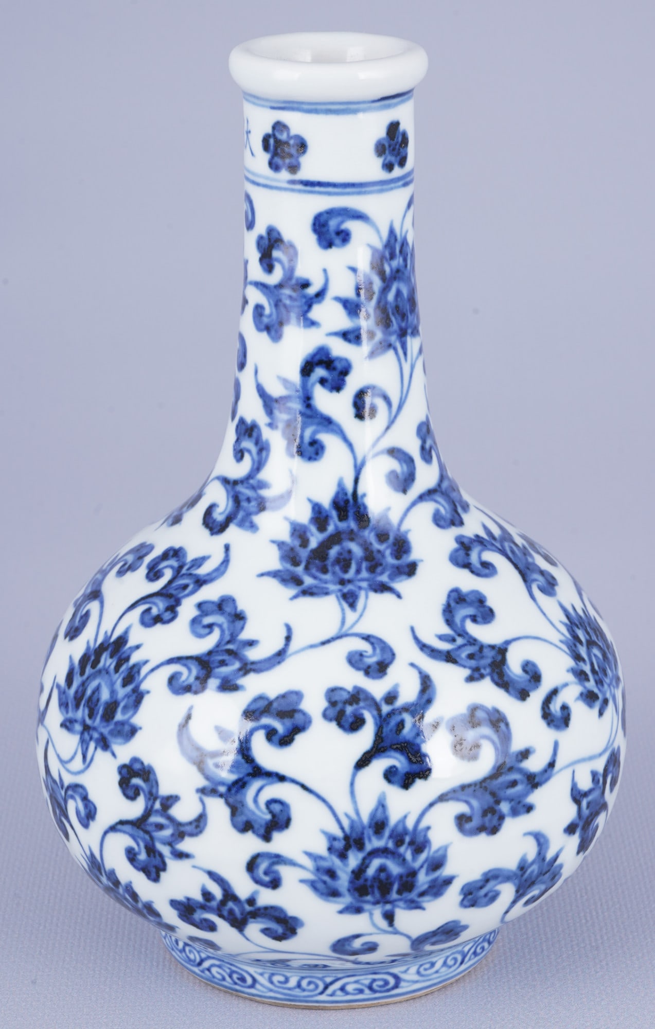 Blue and white vase with flowers, Republic of China (1 of 6)
