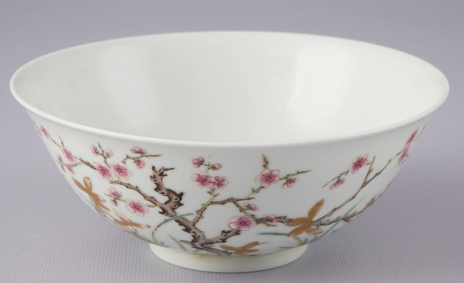 Delicate bowl with flowers, China Daoguang period,: Porcelain, China, Qing Dynasty, Daoguang period (1821–1850), fine, deep bowl with floral painting, the exterior is decorated with flowering plum tree branches and orchids, red seal mark with four ch