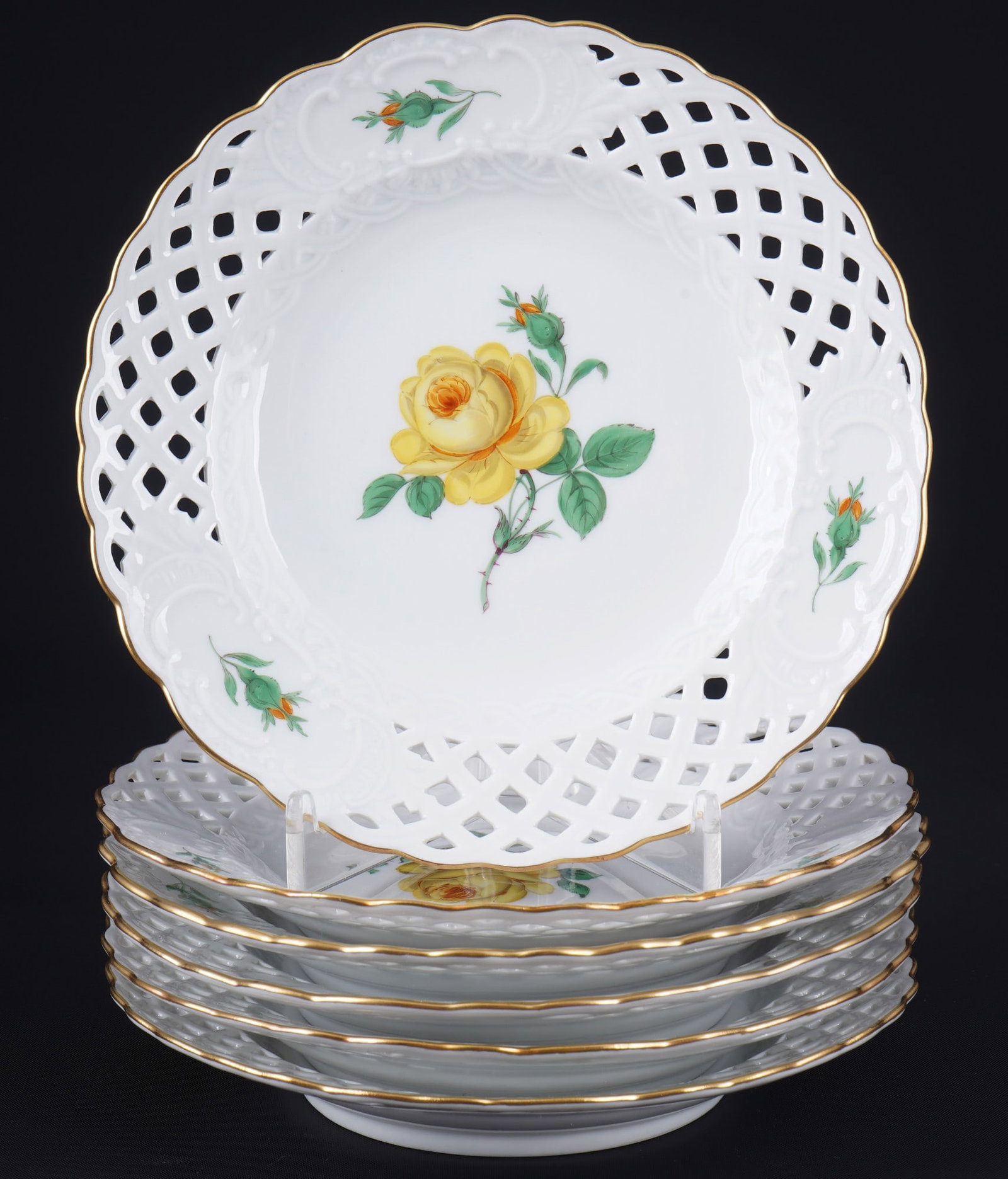 Meissen Yellow Rose 6 cutwork plates,: porcelain, blue sword mark with two grinding strokes 2nd choice, decor Yellow Rose, 6x D 15.5 cm