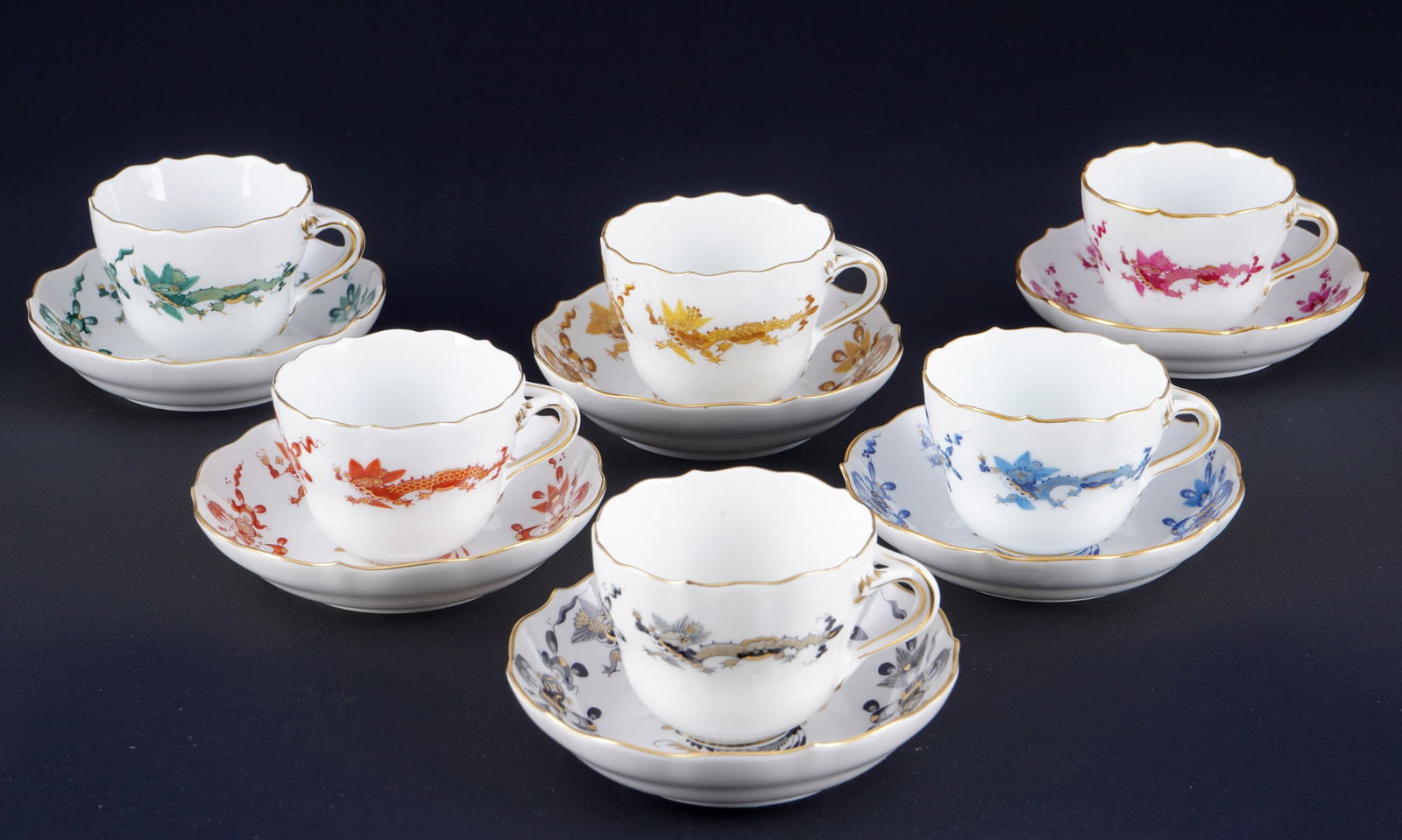 Meissen Court Dragon Rich 6 mocha cups 1st choice - various colors,: porcelain, blue sword mark 1st choice, twice Pfeiffer period 1924-1934, decor Court Dragon Rich in black, yellow, blue, red, green and purple, 6x mocha cups H 5 cm x D 6.5 cm, 6x saucers D 11 cm