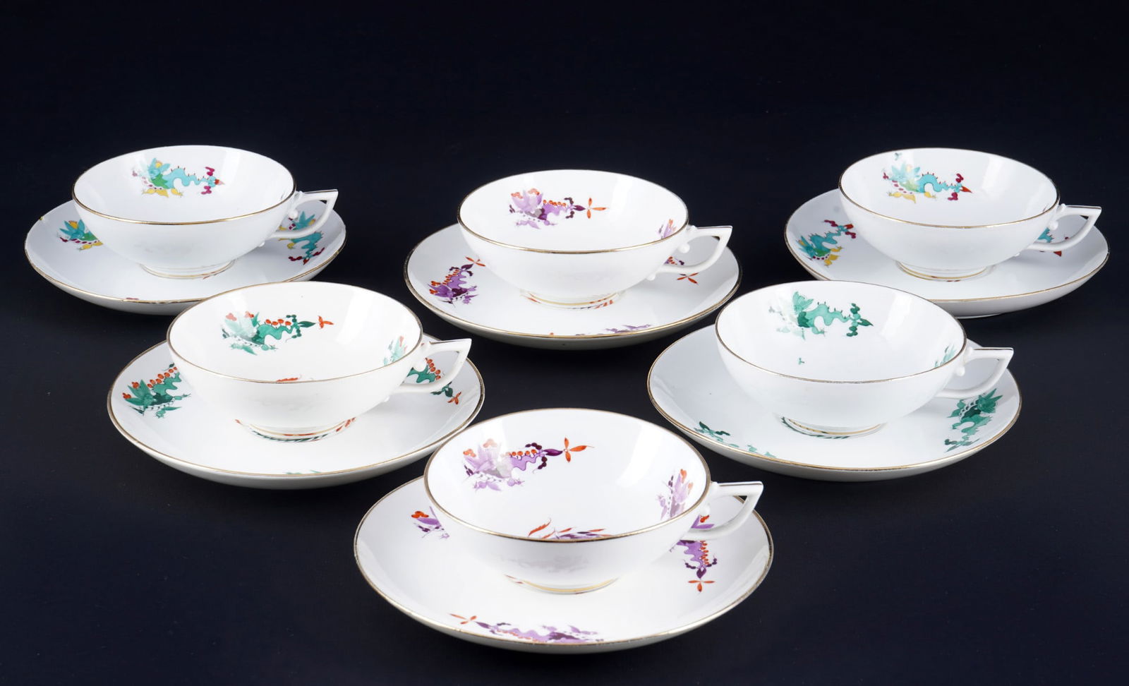 Meissen Court Dragon 6 tea cups - in 3 colors,: porcelain, blue sword mark with two grinding strokes 2nd choice, Pfeiffer period 1924-1934, decor Court Dragon in purple, turquoise and green, 6x tea cups 4 cm x D 10.5 cm, 6x saucers D 16 cm, one sau