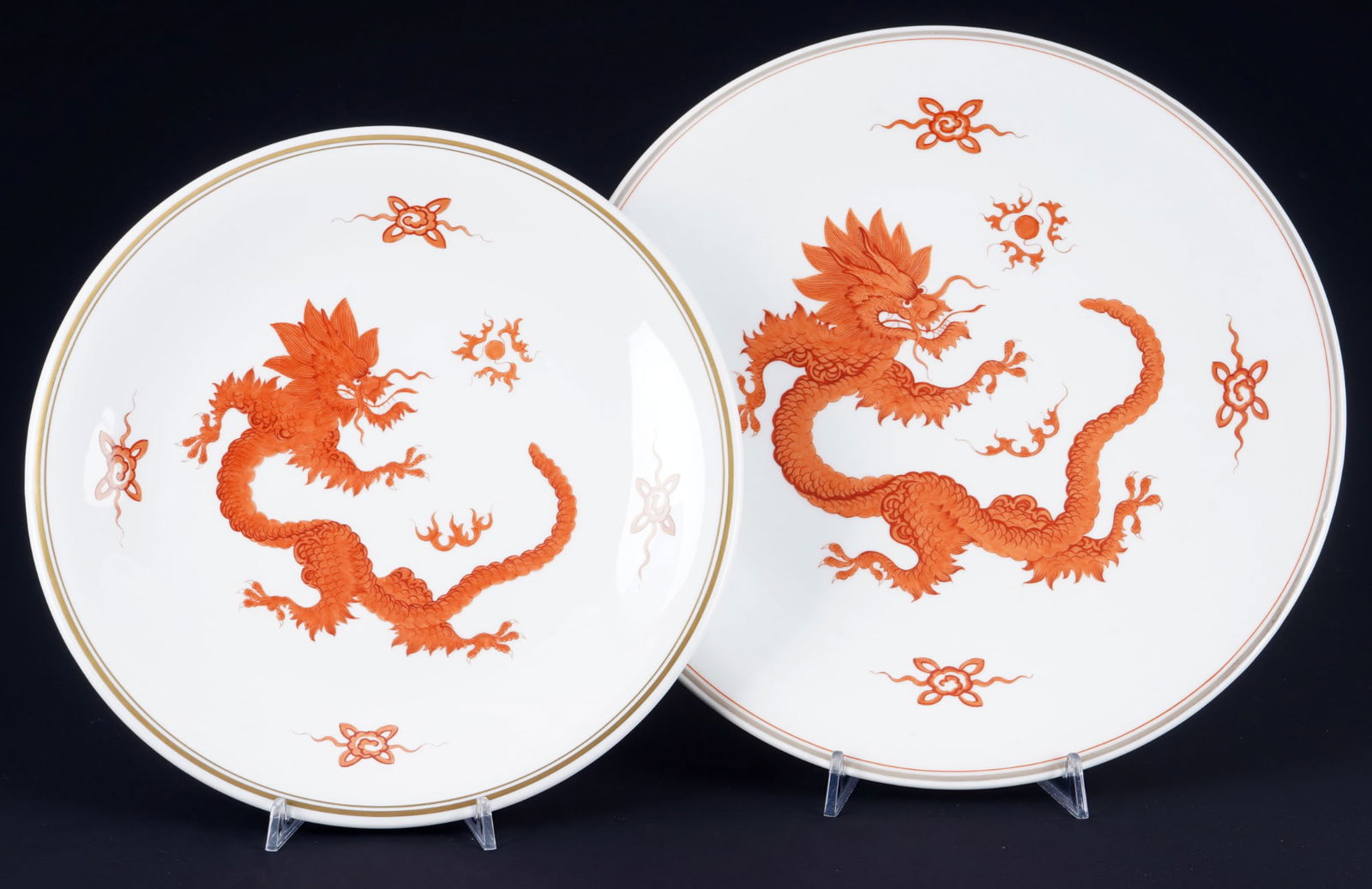 Meissen Ming Dragon Red 2 large wall plates,: porcelain, blue sword mark with two grinding strokes 2nd choice, decor Red Ming Dragon, 1x D 30 cm, 1x D 34.5 cm