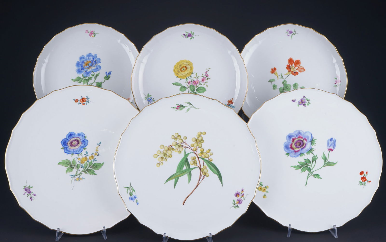 Meissen Flowers 3 tart dishes and 3 cake dishes,: porcelain, blue sword mark 1st and 2nd choice, twice Pfeiffer period 1924-1934, decor Flowers 1+2, 3x cake dishes (2x 1st choice, Pfeiffer period) D 33.5 cm, 3x cake dishes D 27.5 cm, gold abrasion on