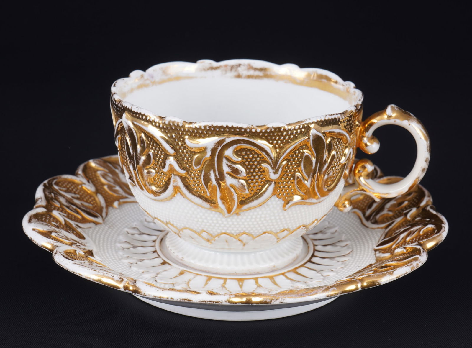 Meissen decorative cup with acanthus relief - mid-19th century: Porcelain, blue crossed swords mark 1815-1860, decoration acanthus and sand grain relief with rich gold trim, 1x cup H 6 cm x D 8.5 cm, 1x saucer D 15 cm, significant gold wear