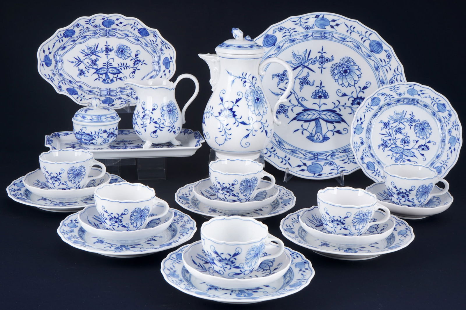 Meissen Blue Onion coffee service for 6 persons 1st choice, (1 of 8)