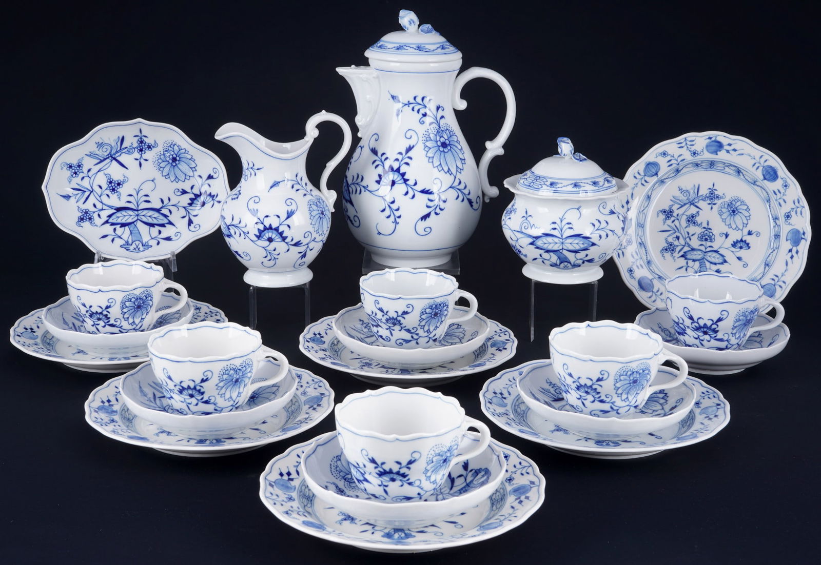 Meissen Blue Onion coffee service for 6 persons, (1 of 8)