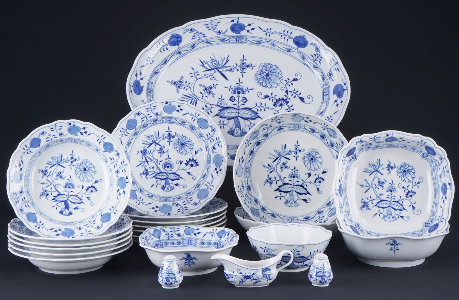 Meissen Blue Onion dinner service for 6 persons 1st choice, (1 of 6)