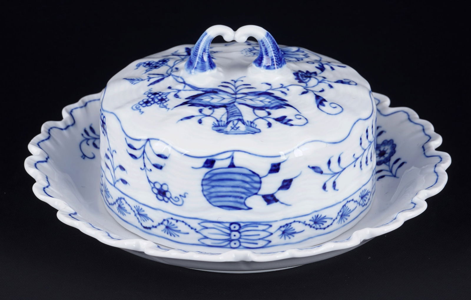 Meissen Blue Onion butter dish, (1 of 6)