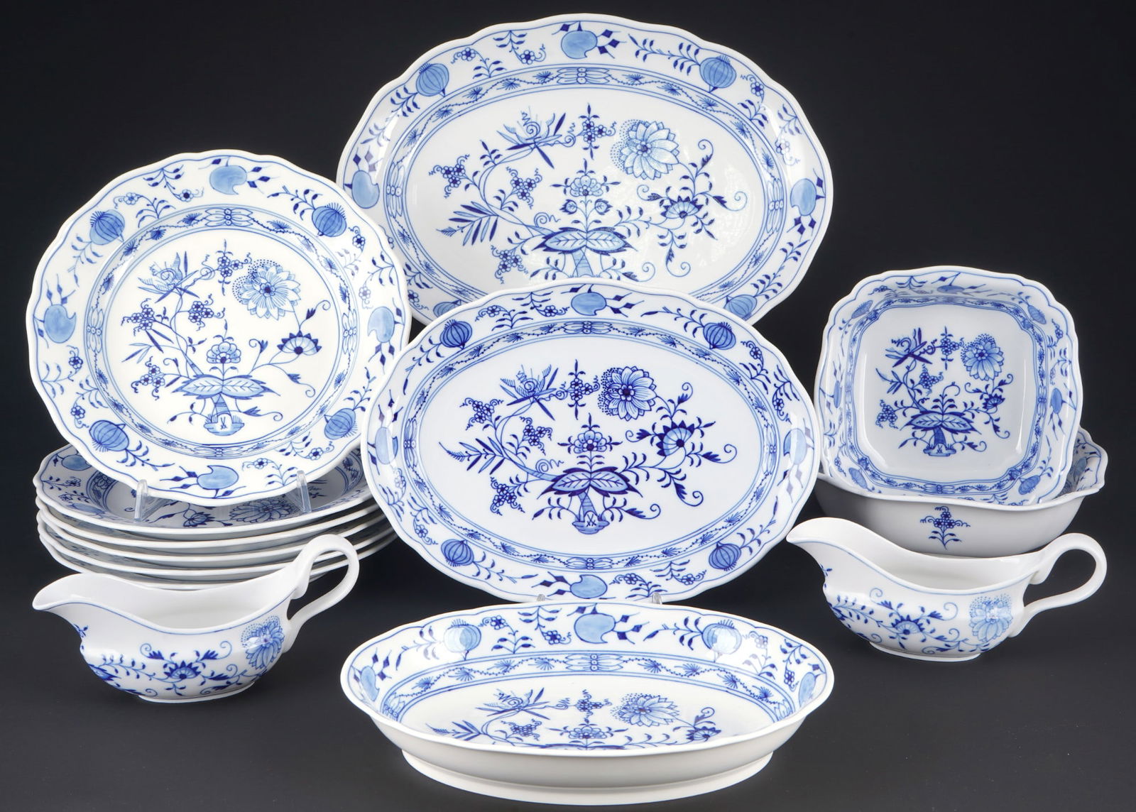 Meissen Blue Onion dinner service for 6 persons 1st choice, (1 of 5)