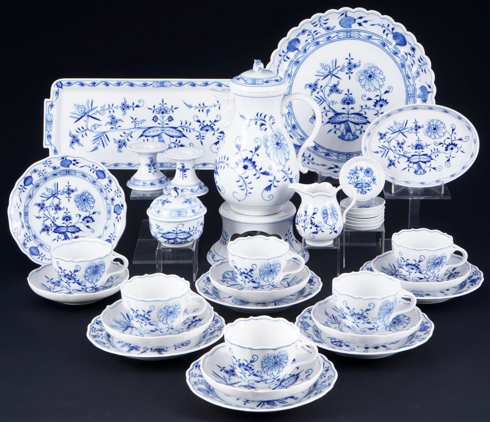 Meissen Blue Onion extensive coffee service for 6 persons, (1 of 12)