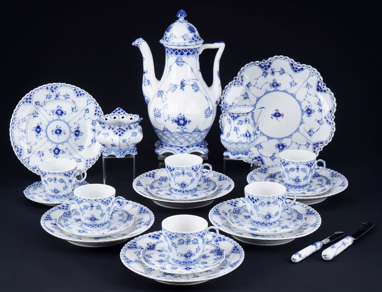 Royal Copenhagen Musselmalet Full Lace coffee service for 6 persons, (1 of 8)