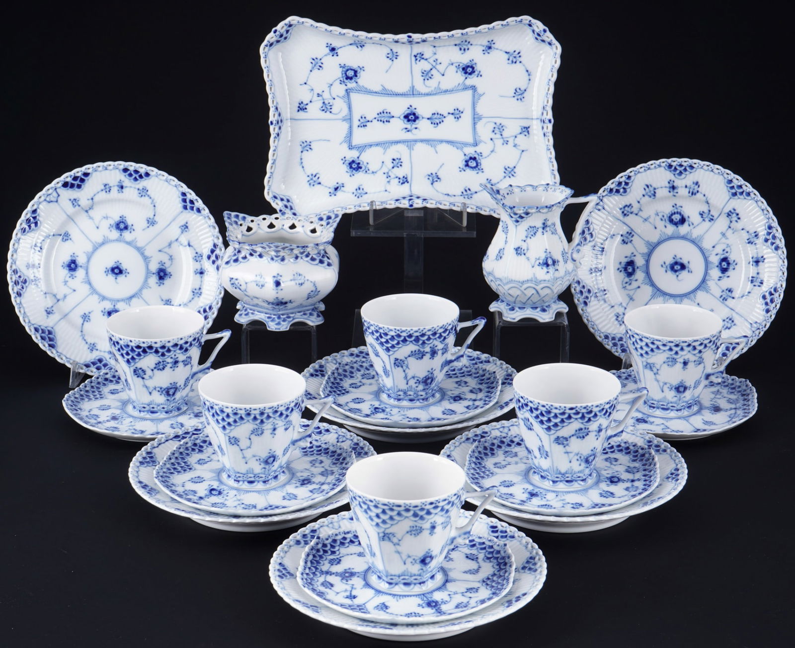 Royal Copenhagen Musselmalet Full Lace 6 place settings 1036/1087 with milk pot and sugar bowl on (1 of 5)