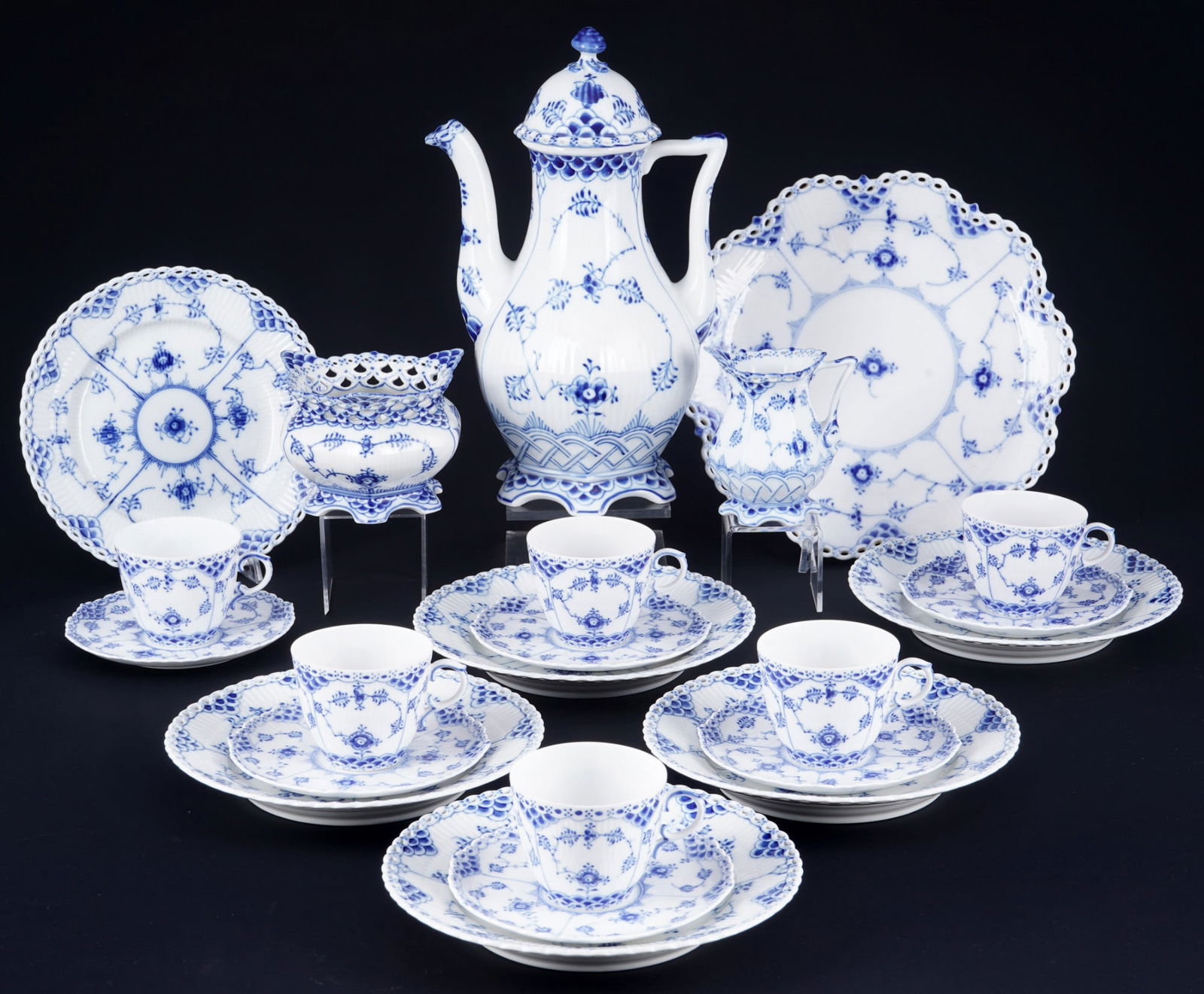 Royal Copenhagen Musselmalet Full Lace coffee service for 6 persons, (1 of 6)