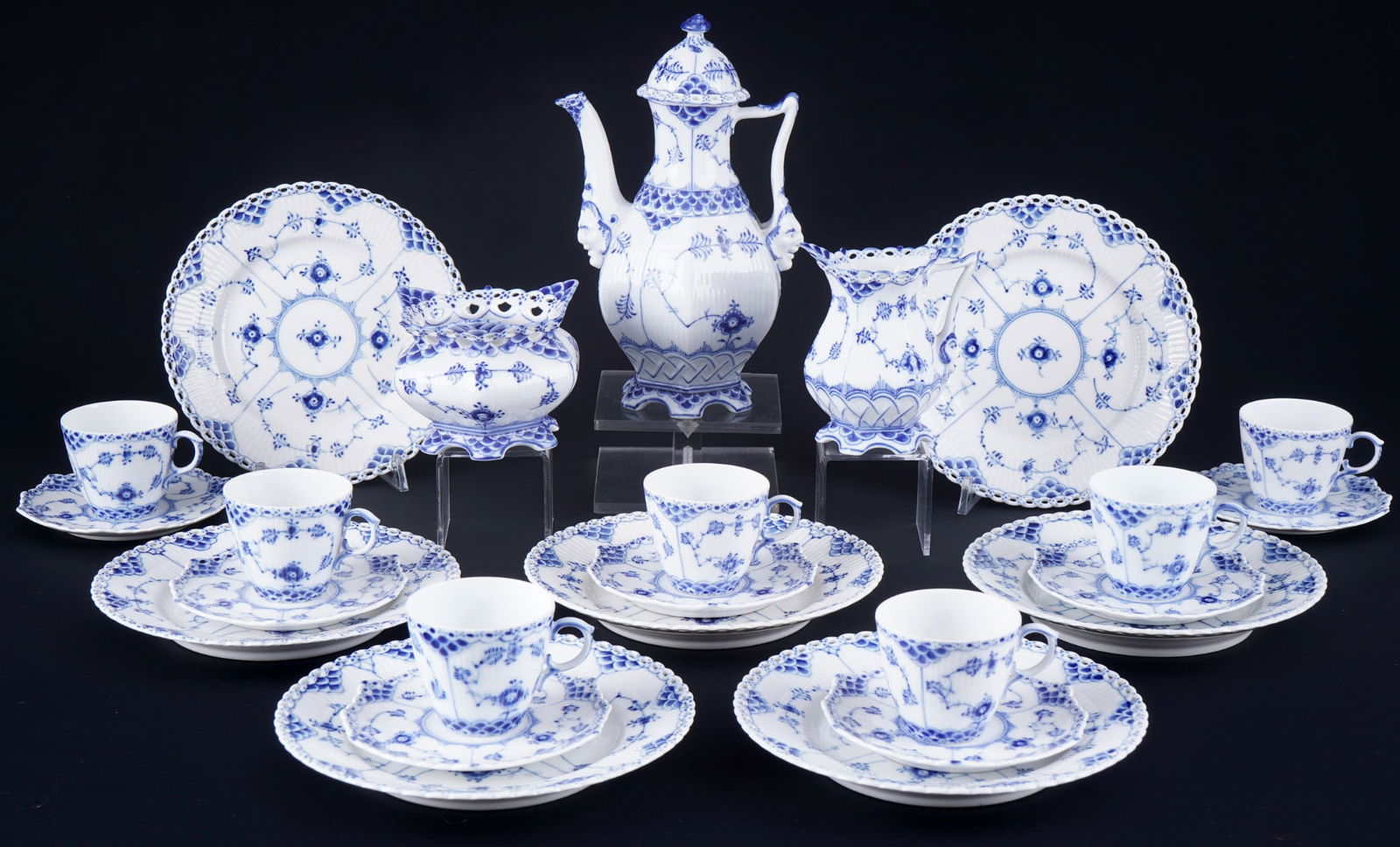 Royal Copenhagen Musselmalet Full Lace mocha service for 7 persons, (1 of 6)