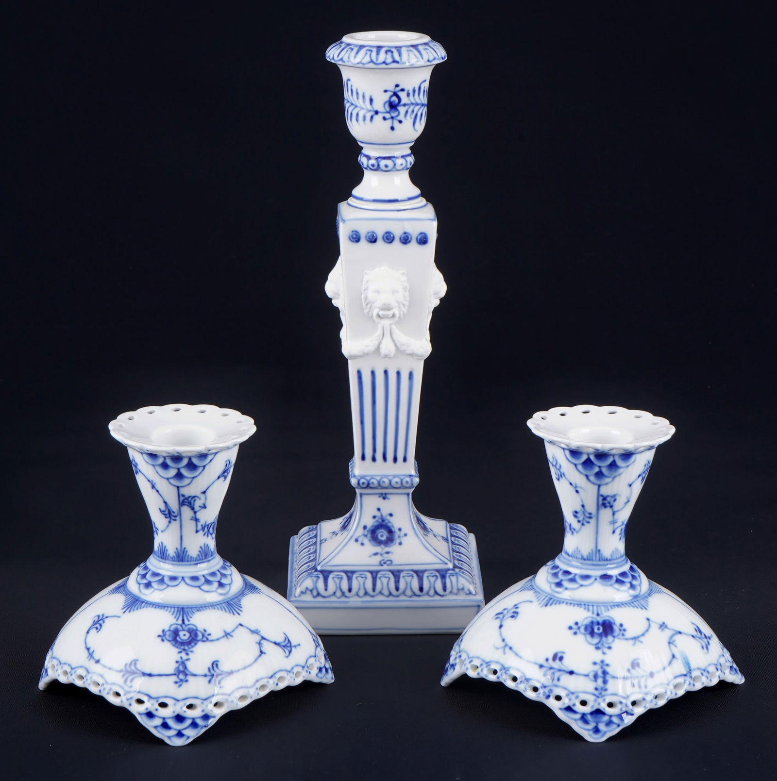 Royal Copenhagen Musselmalet Full Lace 2 candlesticks and Lion Head sconce 15/1138,: porcelain, Denmark, with green company mark and blue waves, decor Musselmalet Full Lace, 2x candlesticks #1138 H 10 cm x D 11 cm, 1x lion's head candlestick #15 H 22.5 cm x W 7.5 cm