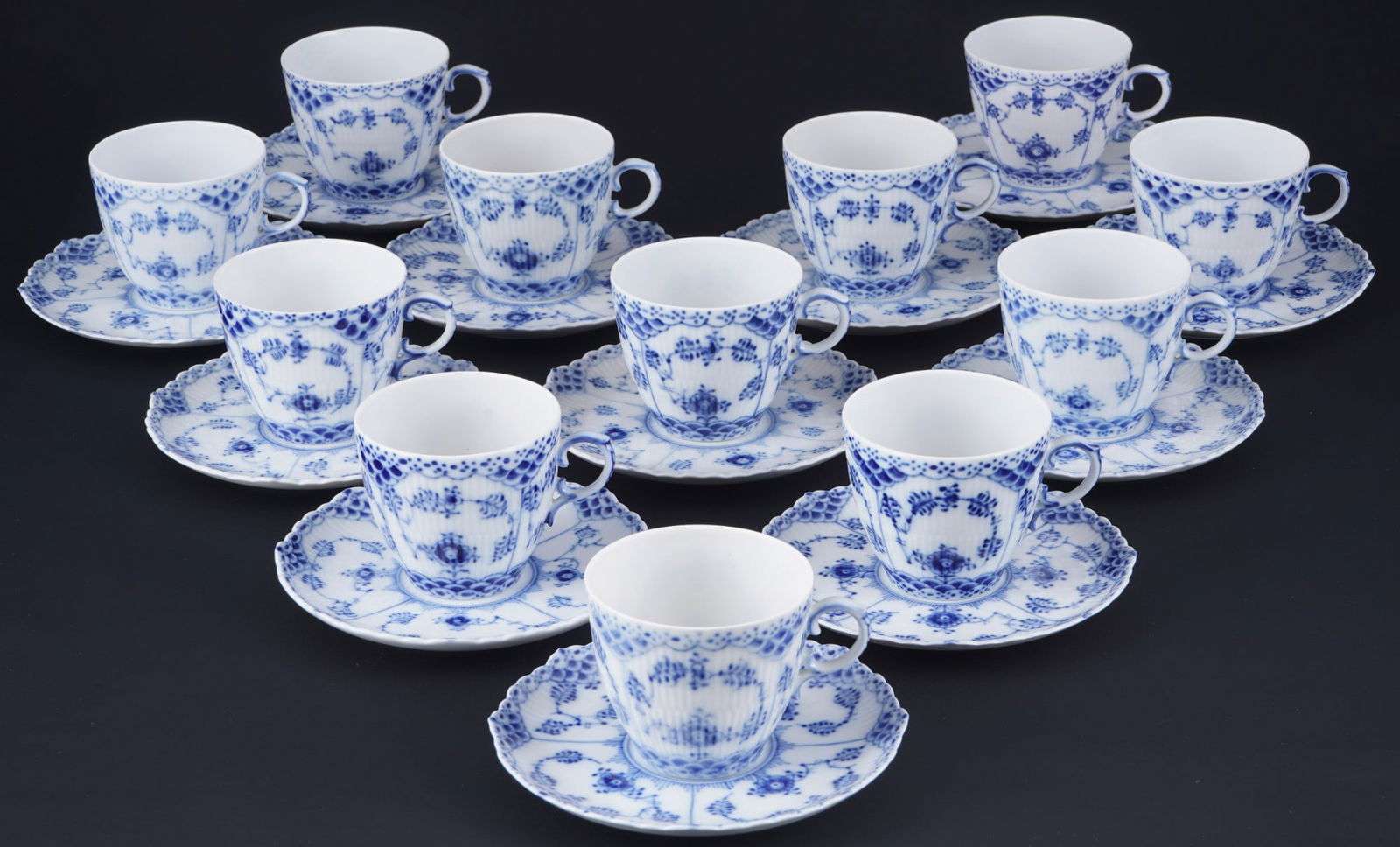 Royal Copenhagen Musselmalet 12 coffee cups,: porcelain, Denmark, with green company mark and blue waves, decor Musselmalet Half Lace, 12x coffee cups #756H 6.5 cm x D 7.5 cm, 12x saucers # 756 D 14 cm