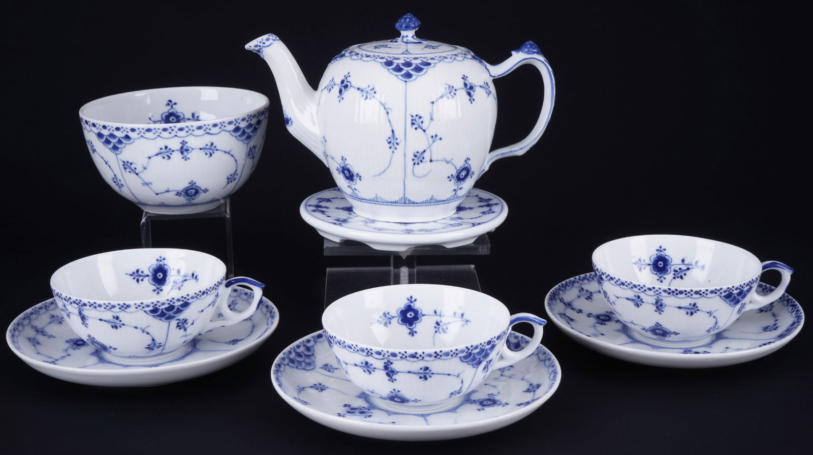 Royal Copenhagen Musselmalet tea set for 3 persons, (1 of 6)