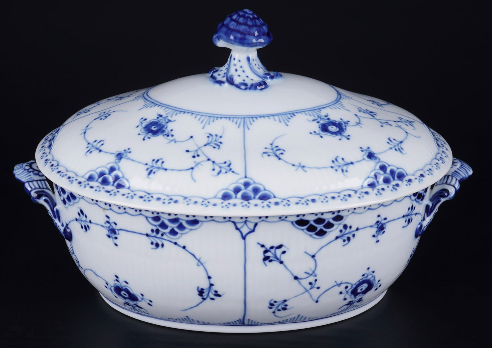 Royal Copenhagen Musselmalet large lidded tureen, (1 of 5)