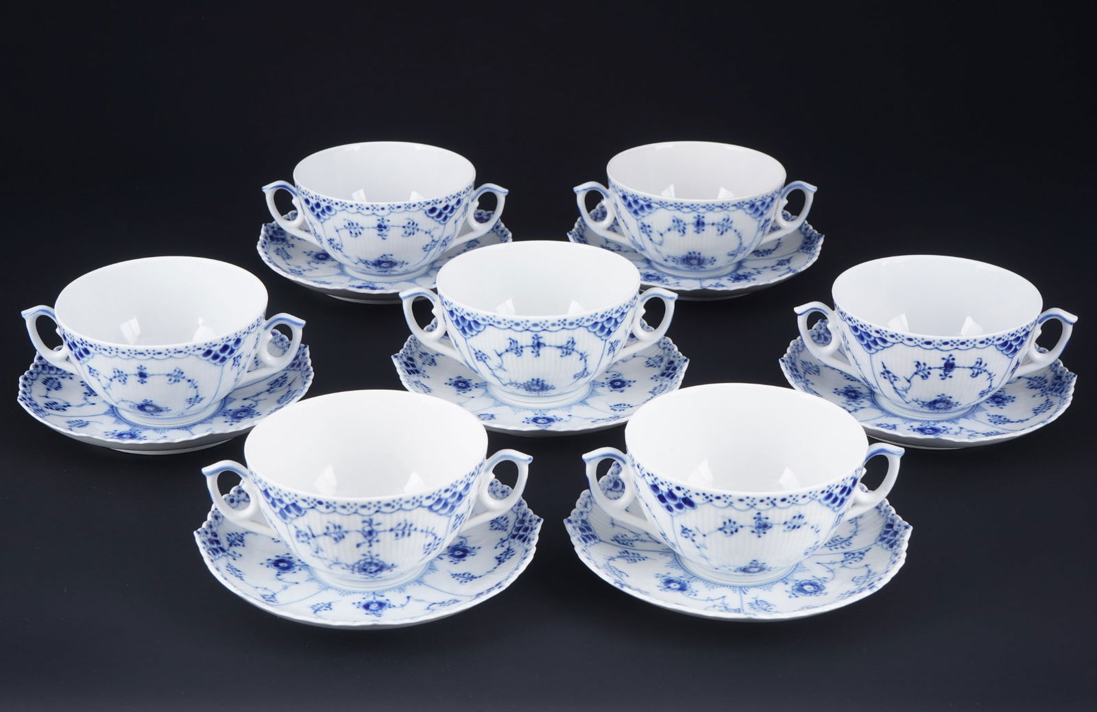 Royal Copenhagen Musselmalet 7 soup bowls 764/1142, (1 of 3)