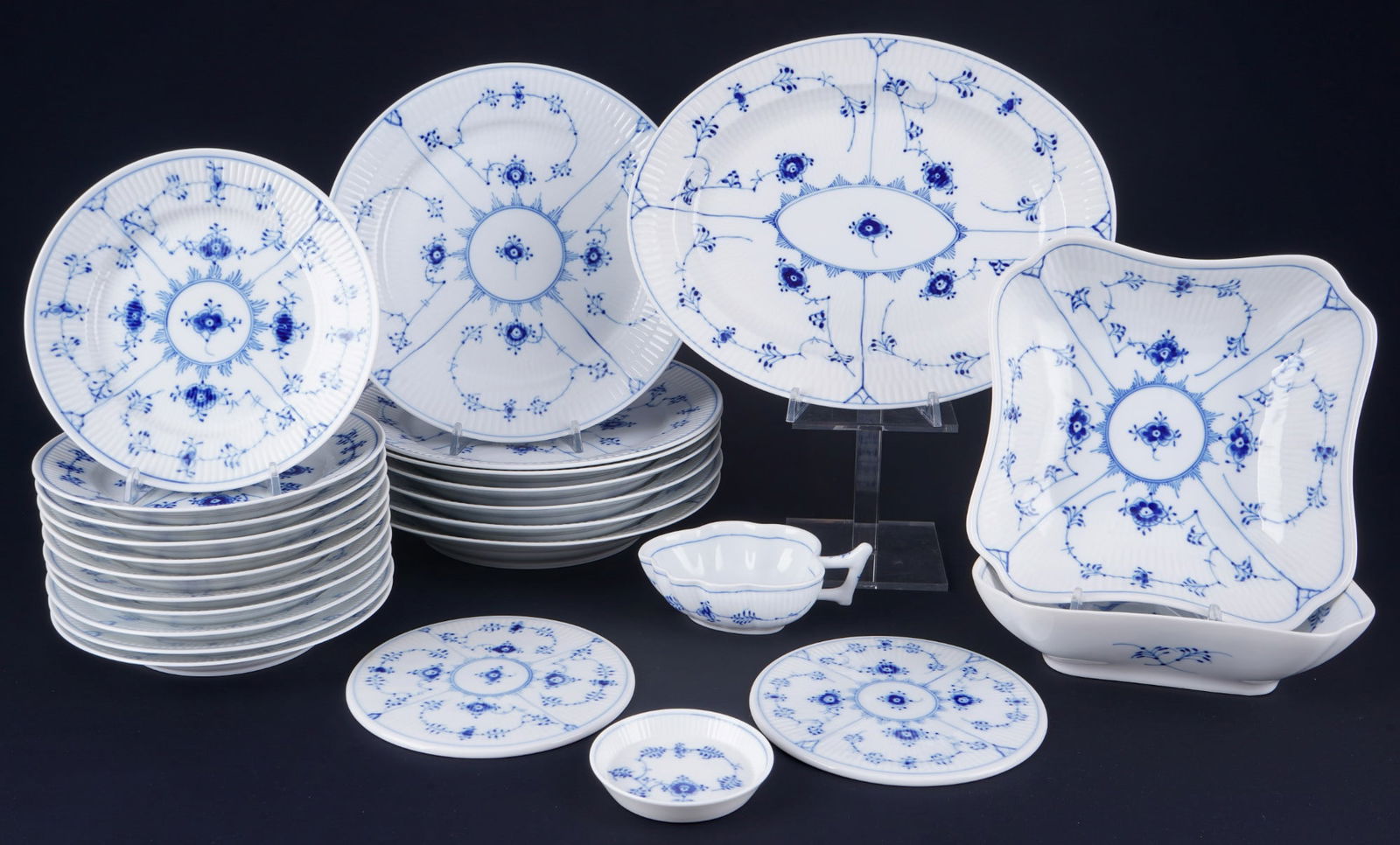 Royal Copenhagen Musselmalet / Strawflower 25-piece dinnerware, (1 of 5)