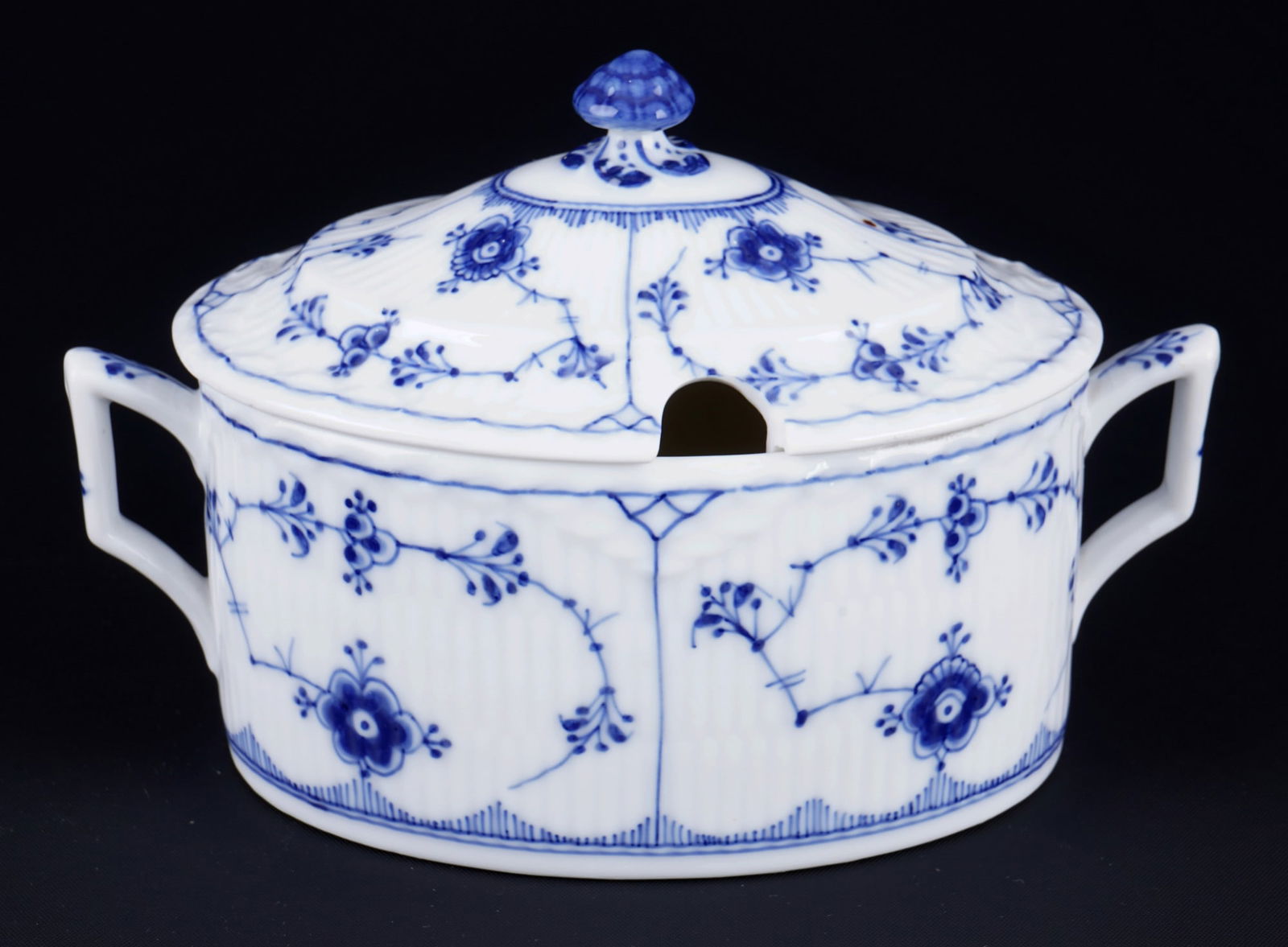 Royal Copenhagen Musselmalet / Strawflower small lidded tureen 434, (1 of 7)