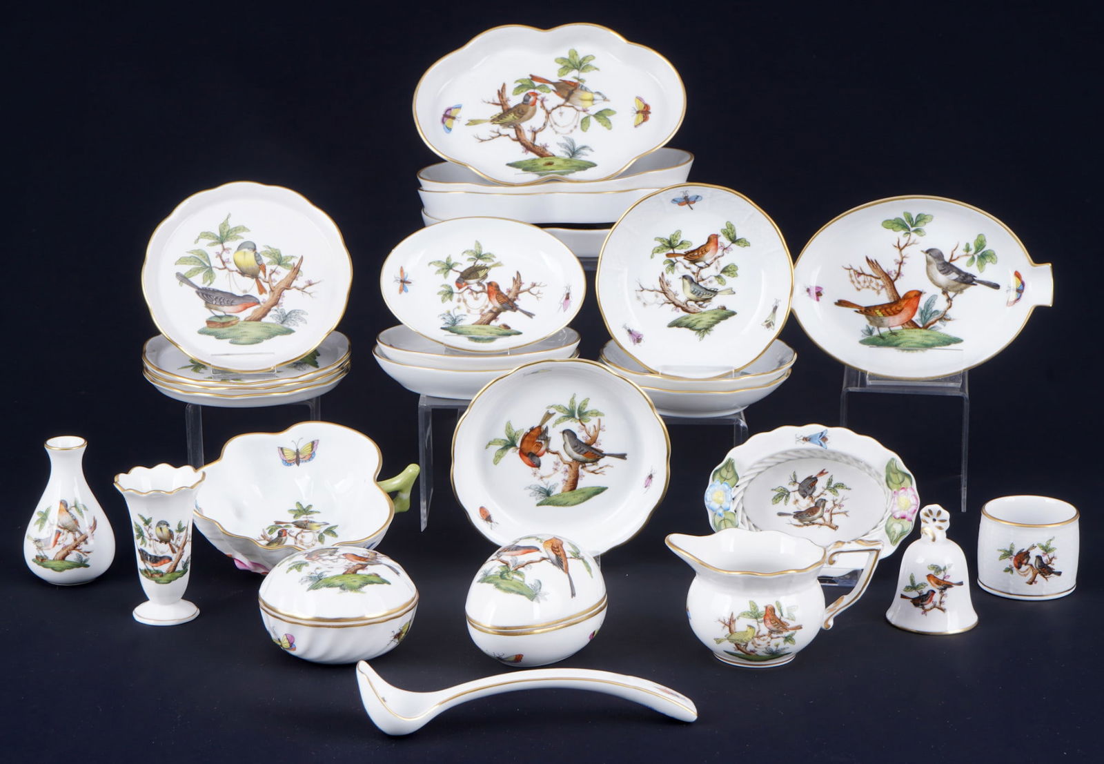 Herend Rothschild 24-piece decorative porcelain lot, (1 of 12)