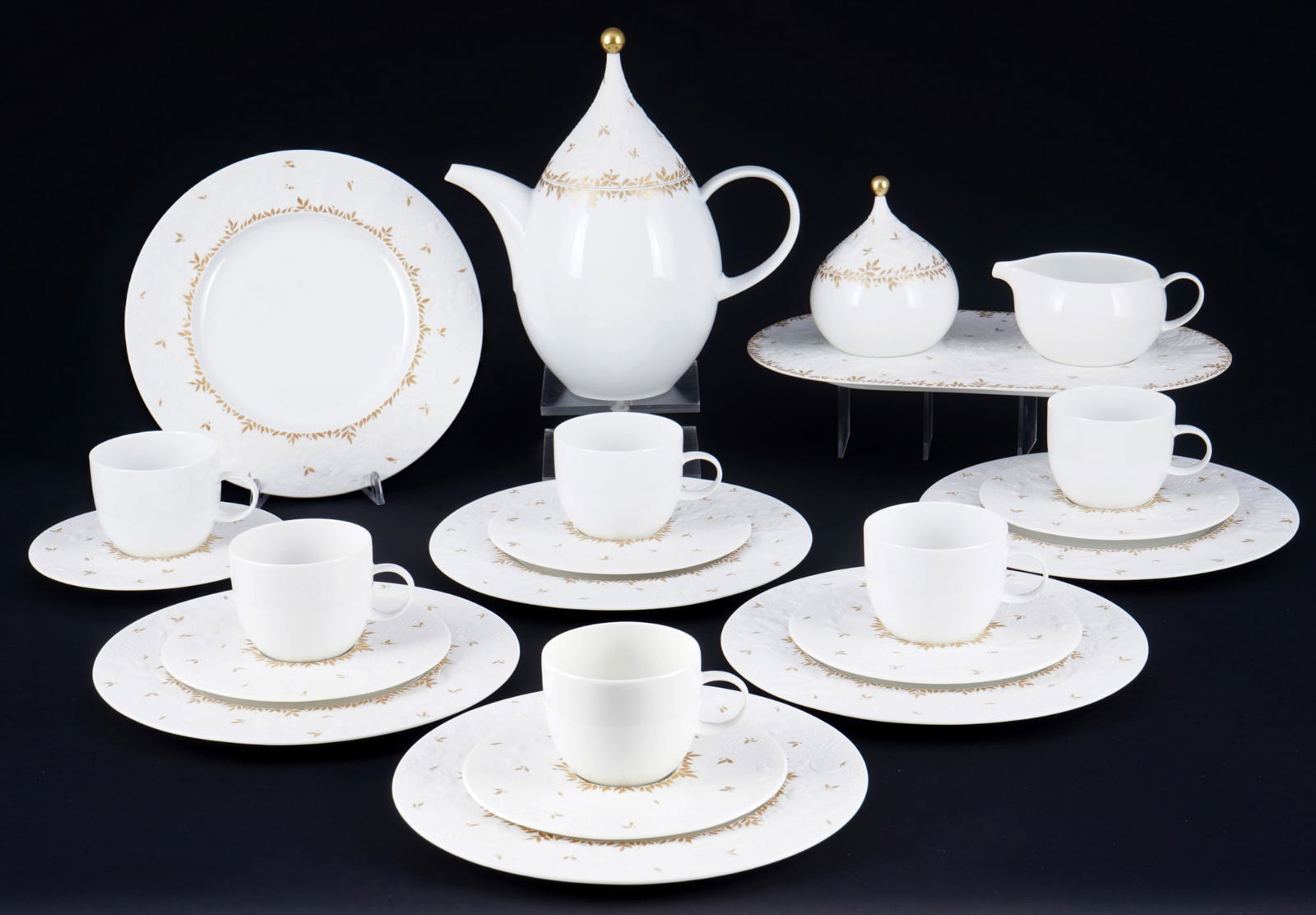 Rosenthal The Magic Flute coffee service for 6 persons - Björn Wiinblad,: 22-piece porcelain, golden company mark, decor The Magic Flute by Björn WIINBLAD (1918-2006), 1x coffee pot H 23 cm x D 13.5 cm, 1x milk jug H 6.5 cm x D 9 cm, 1x sugar bowl H 12 cm x D 9 cm, 1x plat