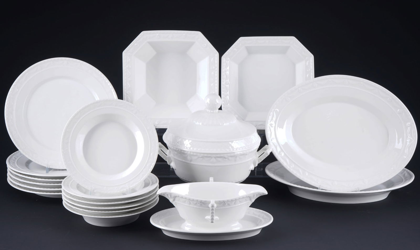 KPM Berlin Courland dinner service for 6 persons, (1 of 5)