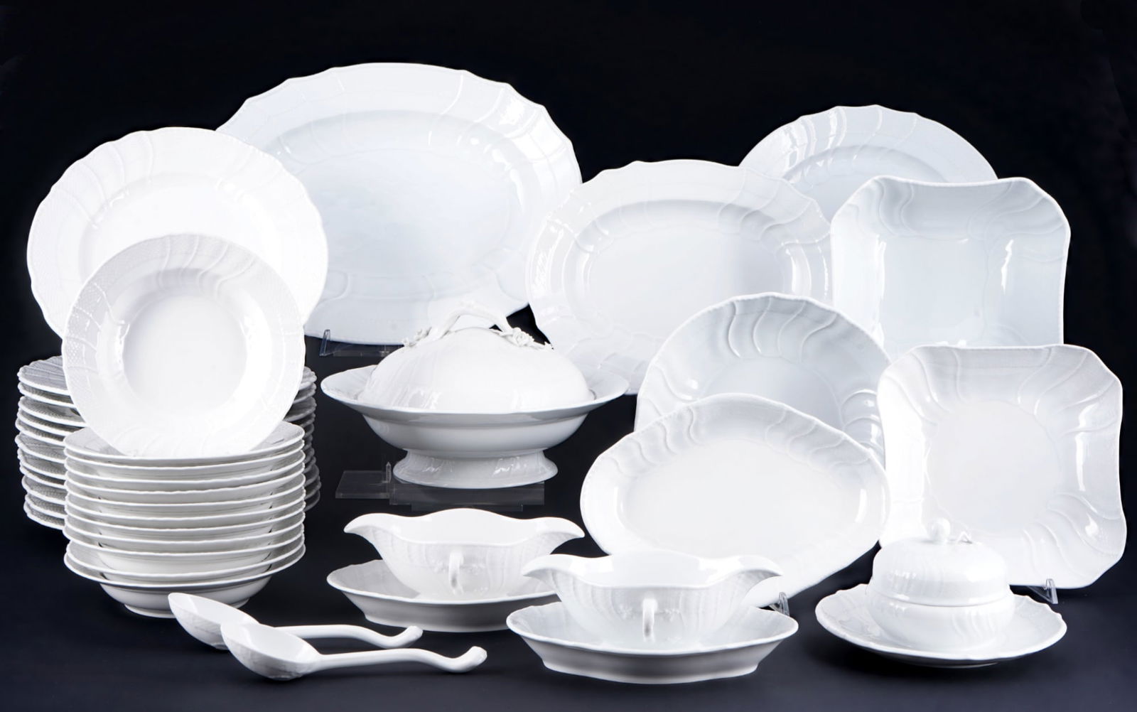 KPM Berlin New Ozier extensive dinner service for 12 persons, (1 of 5)