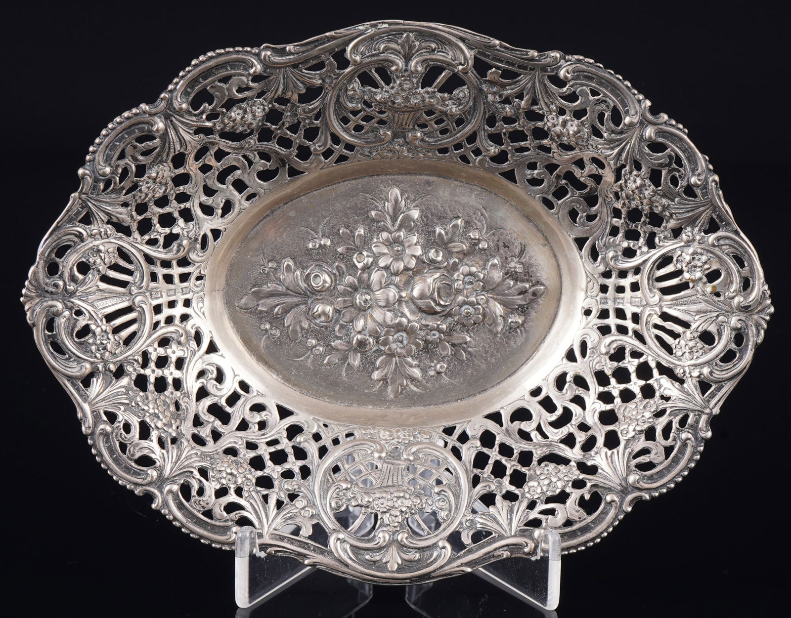 800 silver Art Nouveau openwork bowl with floral decoration,: 800 silver, Art Nouveau openwork bowl / decorative bowl with floral decoration, stamped, 800 + crescent moon and crown, 18 cm x 13.6 cm x 3 cm, weight 111 g