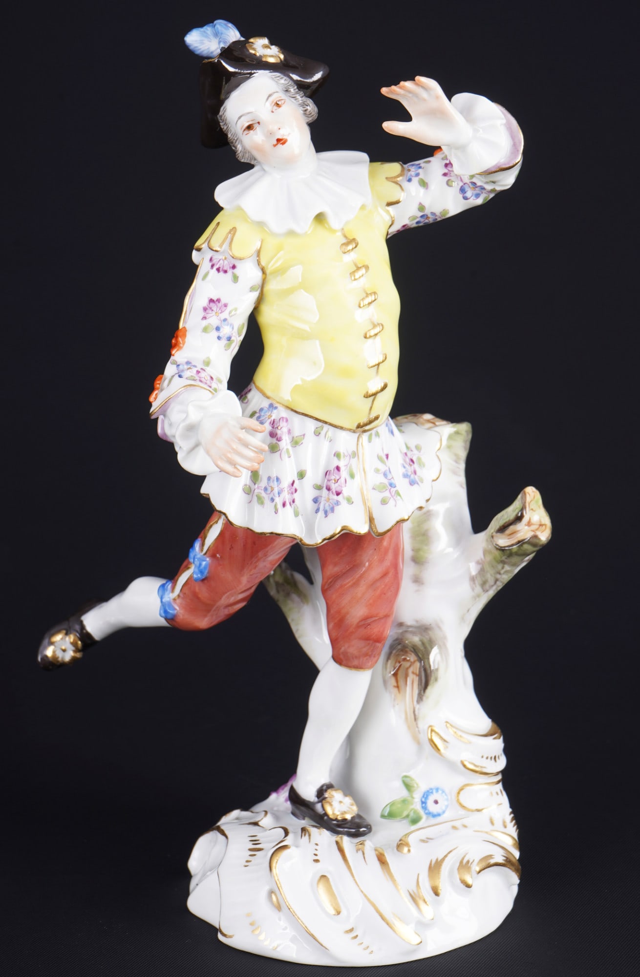 Meissen dancing shepherd 1st choice - Friedrich Elias MEYER,: porcelain, blue sword mark 1st choice, design by Friedrich Elias Meyer (1723-1785), dancing shepherd on a rocaille base, model no. 1782 (61118), manufactured 1972, H 17.5 cm x W 10 cm x D 7 cm