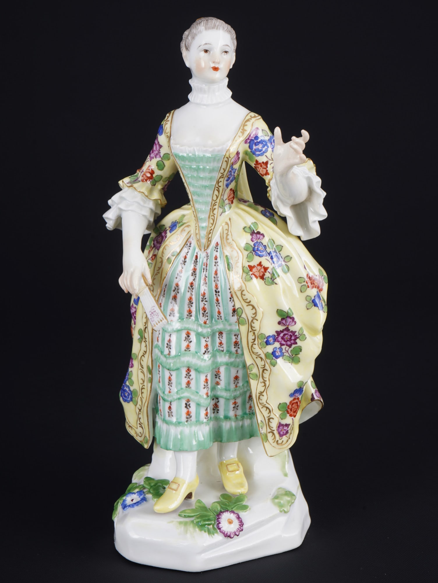 Meissen lady with fan 1st choice - M.V. ACIER,: porcelain, blue sword mark 1st choice, design by Michel Victor ACIER (1736-1799), lady with fan, model no. A56, H 19 cm x W 8 cm x D 8 cm, repaired area on the fan