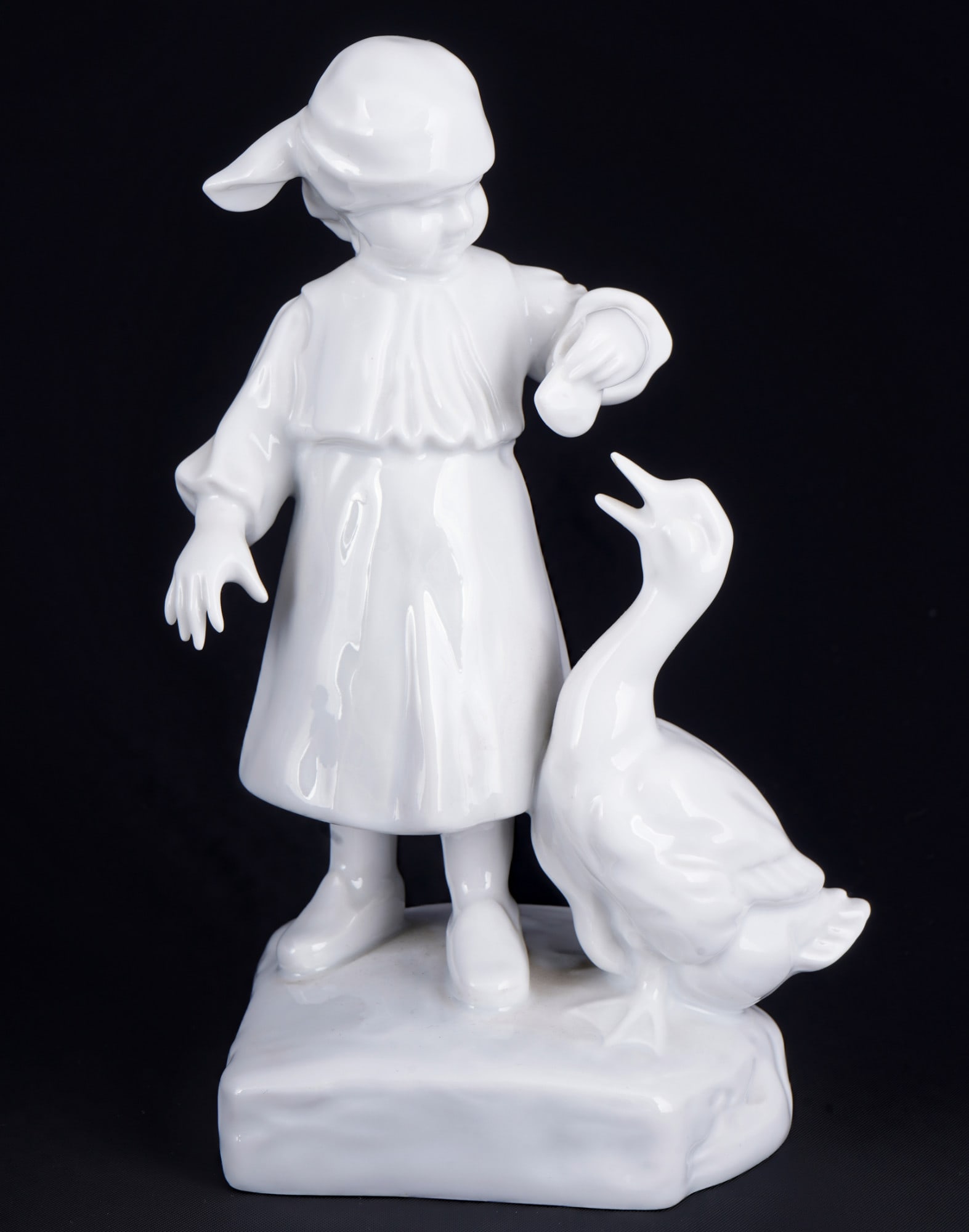 Herend White 7 figures, - 8